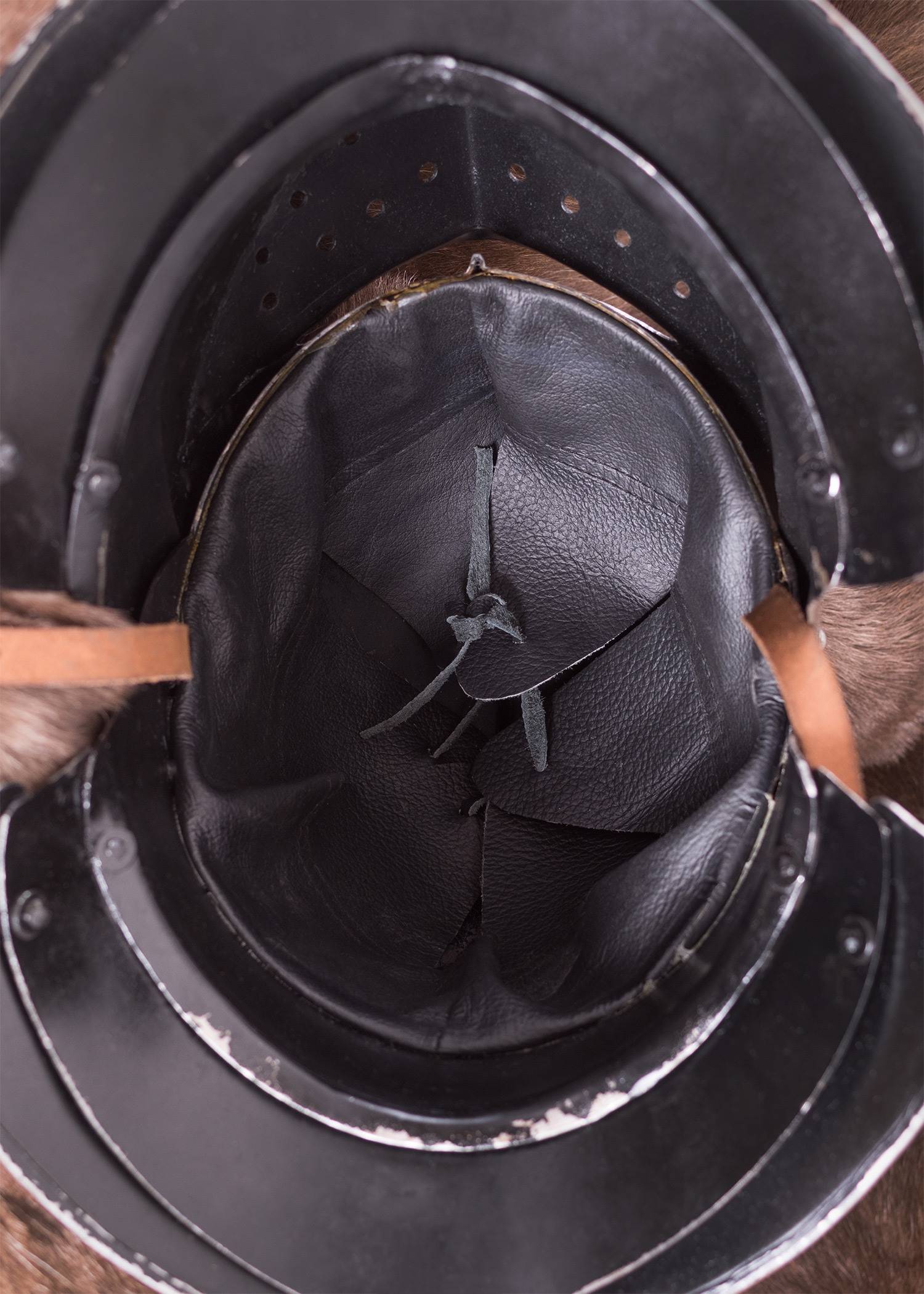 Gesloten helm, Engelse stijl, 16e eeuws