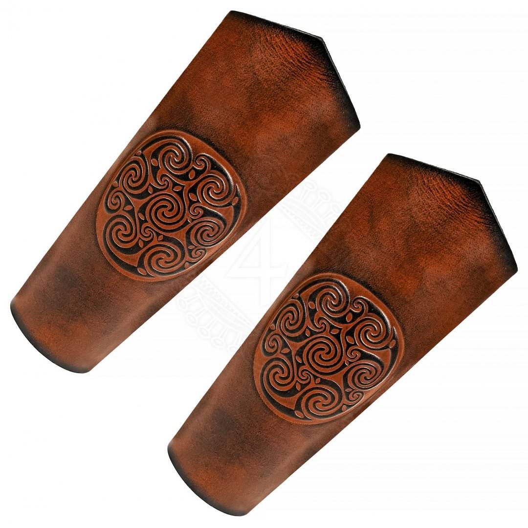 Lange leren armbanden met Keltisch Spiraalornament in reliëf