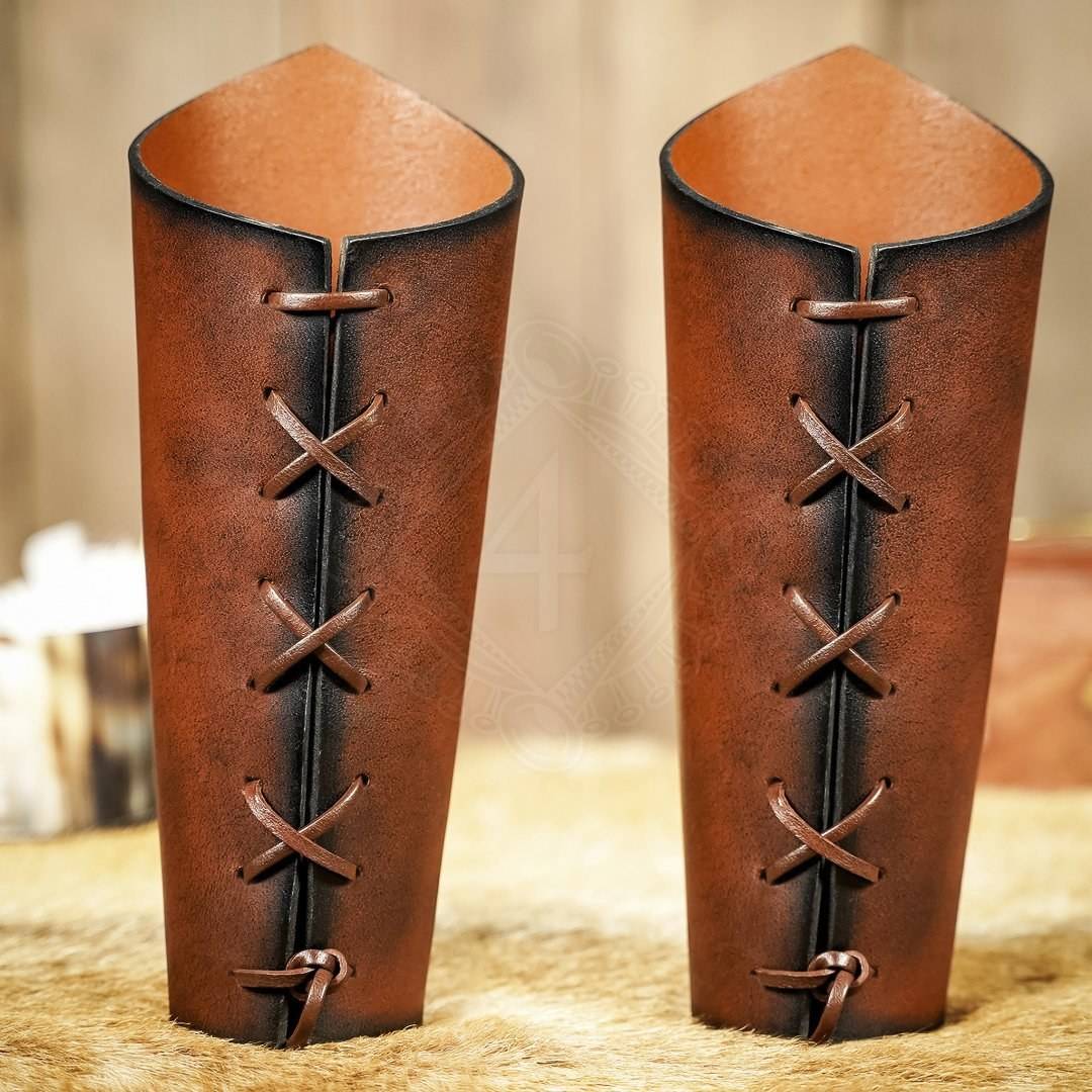 Lange leren armbanden met Keltisch Spiraalornament in reliëf