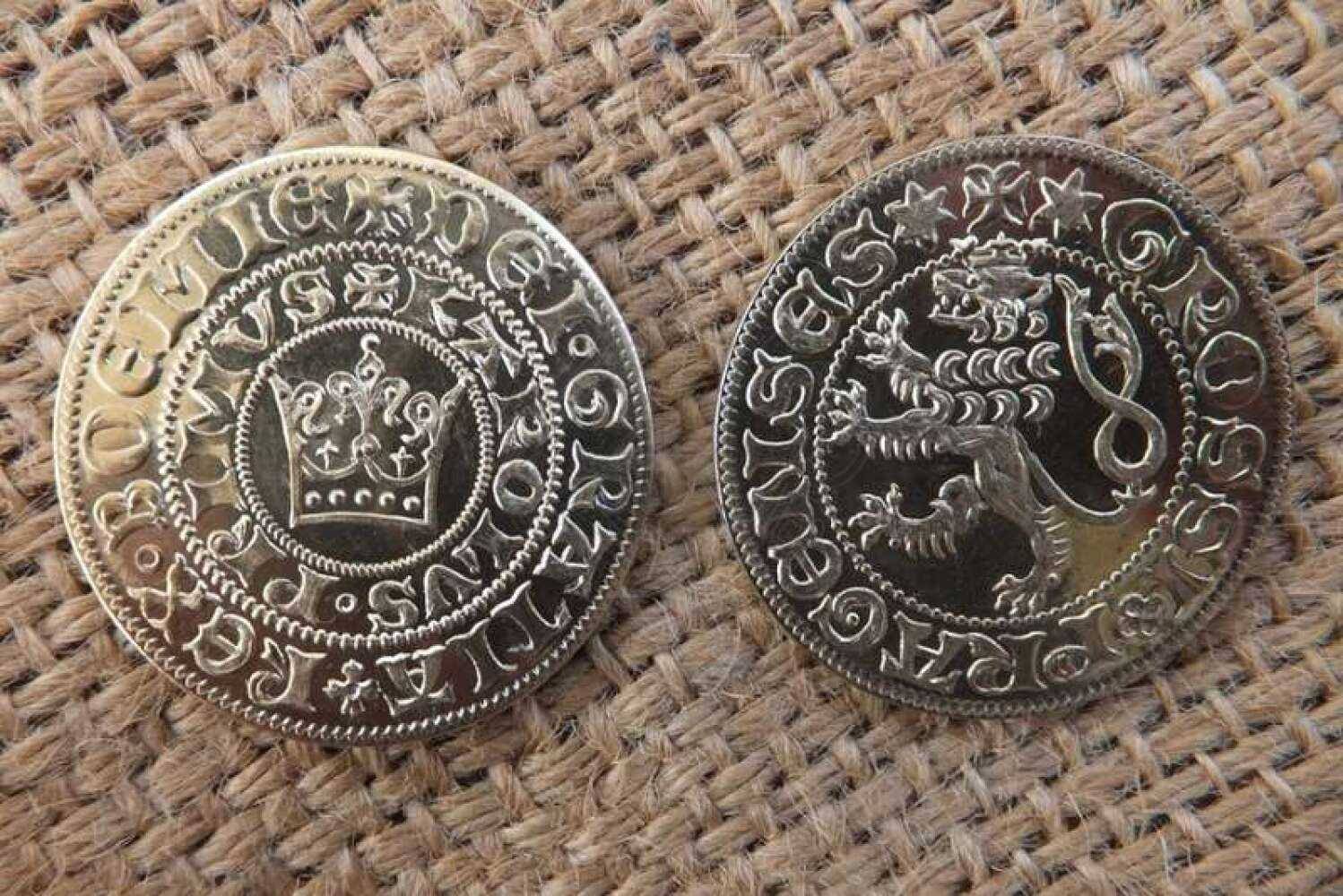 Praagse Groschen van Karel IV, messing, replica van een gouden munt