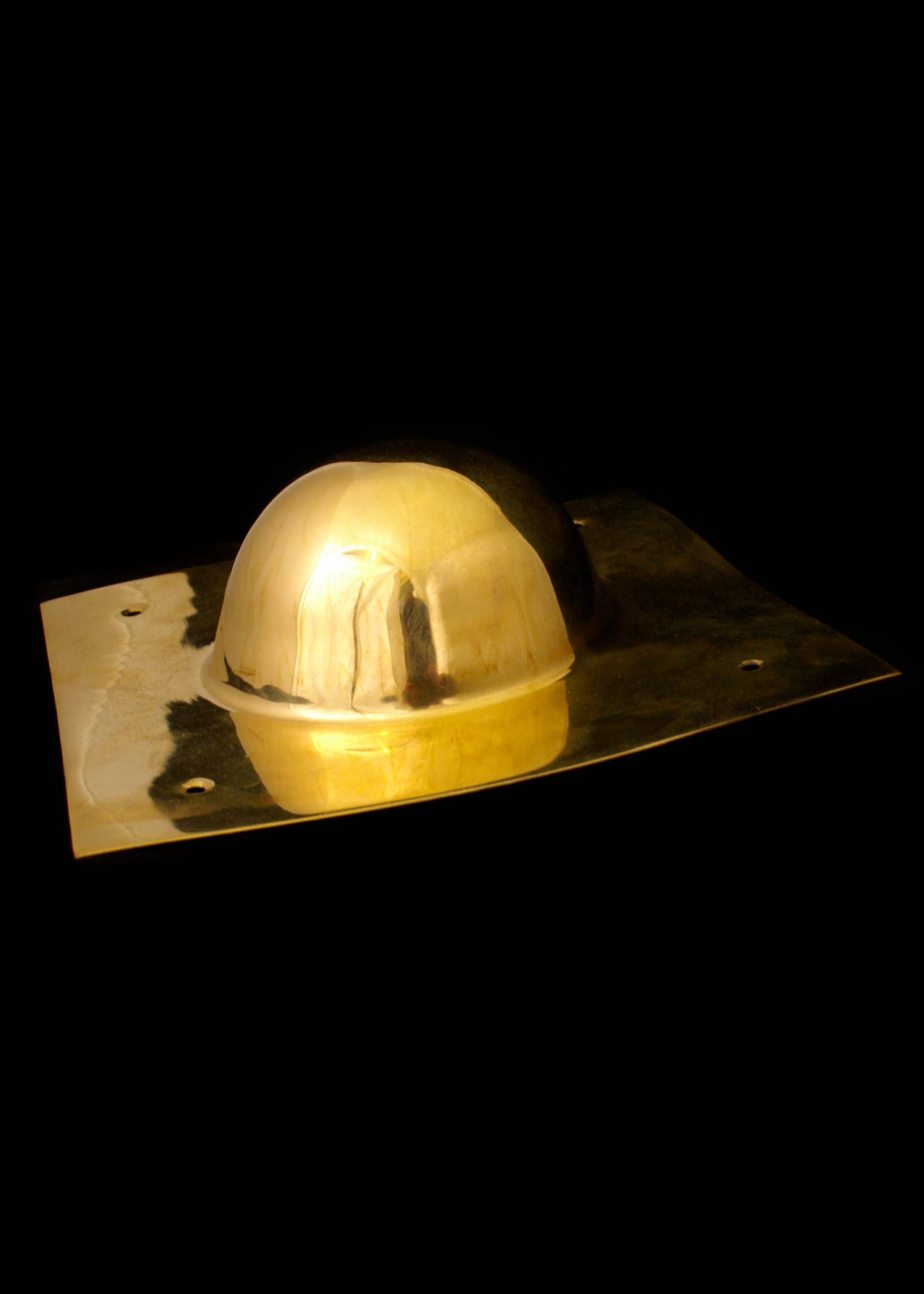 ​Quadratischer Schildbuckel, Umbo aus Messing