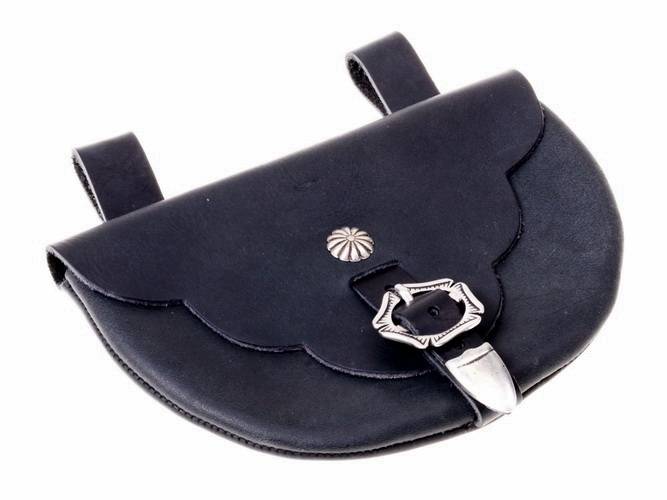 Gürteltasche von Runneburg aus dem 13. Jh. in Schwartz