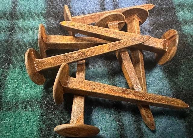 Gesmede Spijkers voor rustiek houtwerk, ca. 6 cm lang (uitverkoop)