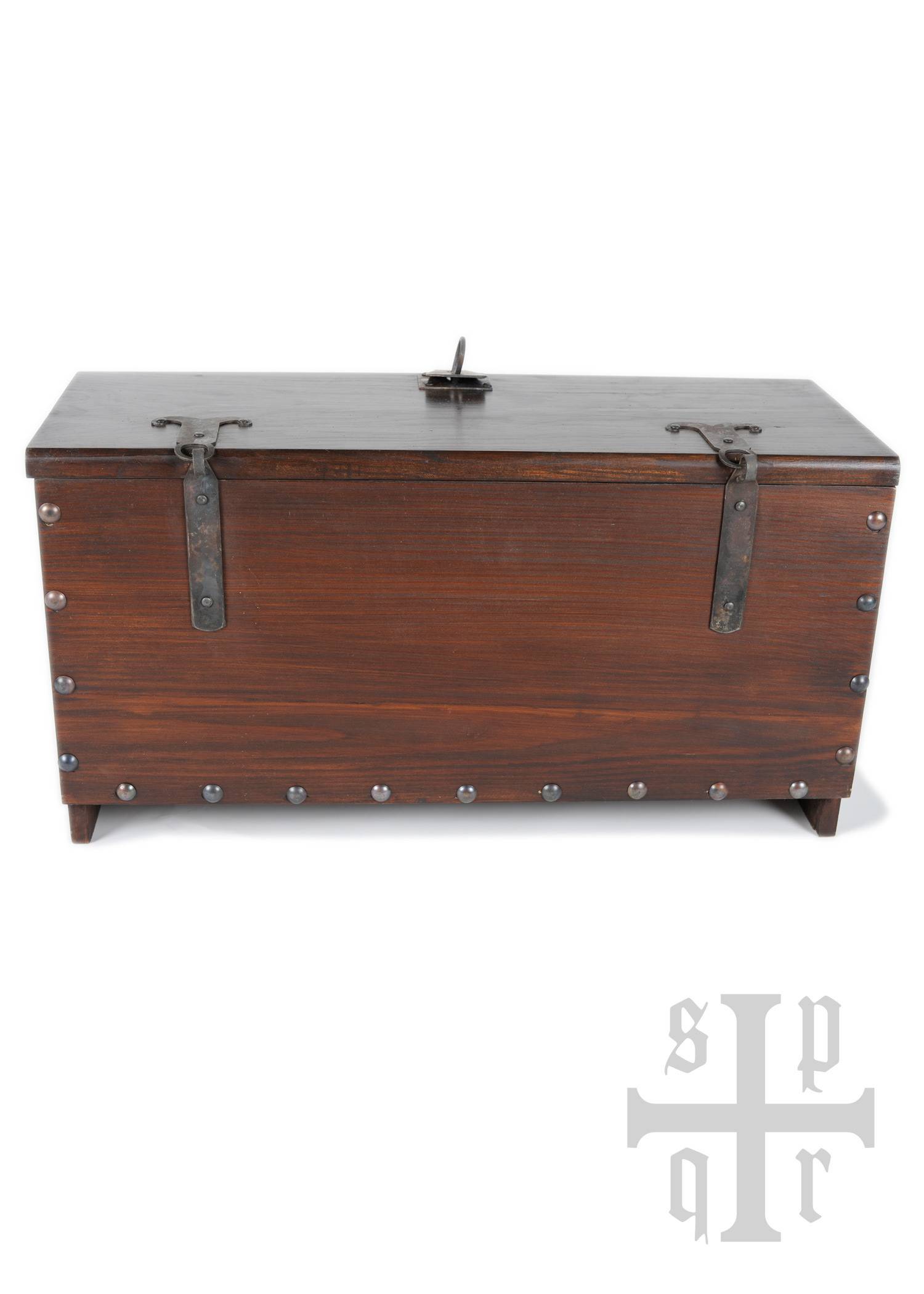 Vikingkist van hout met Midgard slangenmotief, ca. 66 x 25 x 35 cm
