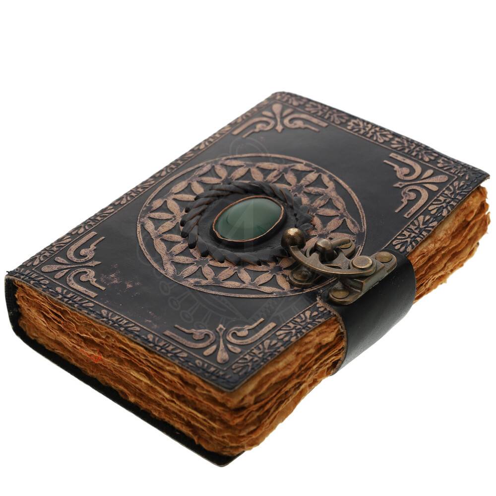 Leder Notizbuch mit geprägtem Mandala-Kreis und einem Stein