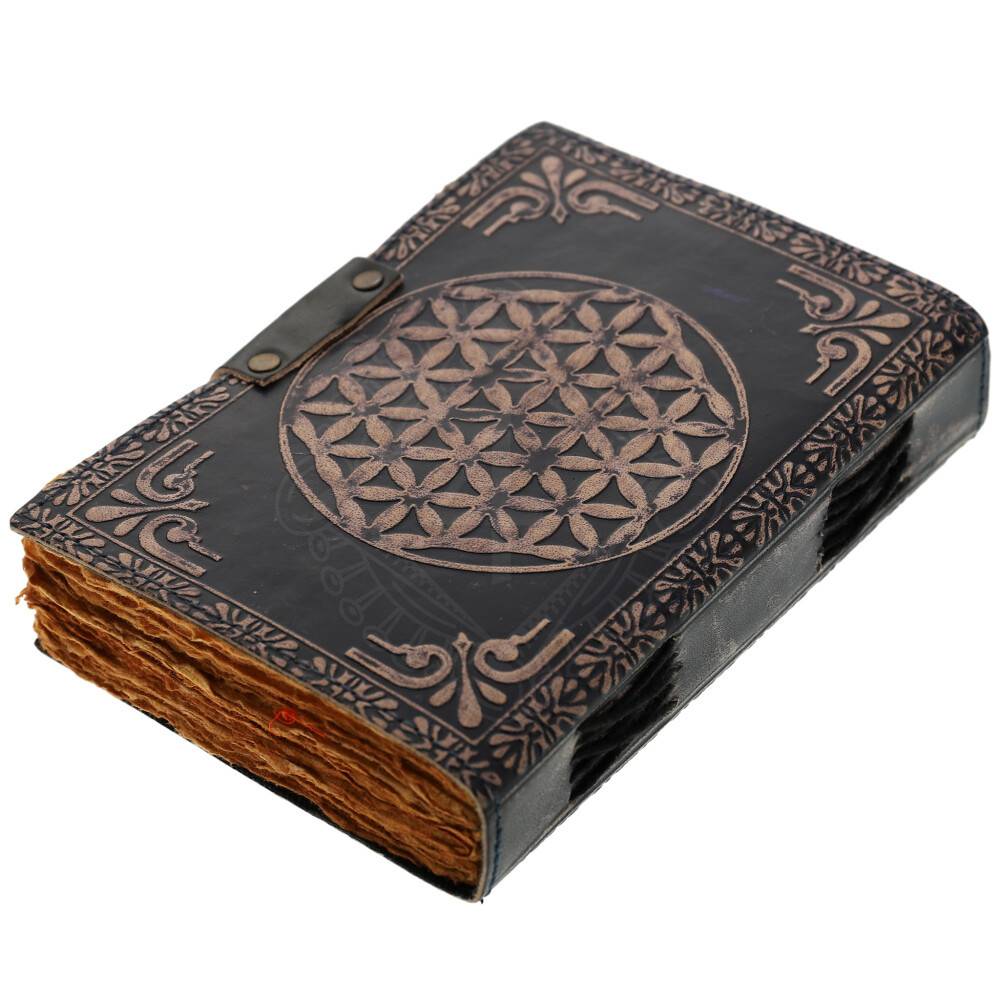 Leder Notizbuch mit geprägtem Mandala-Kreis und einem Stein