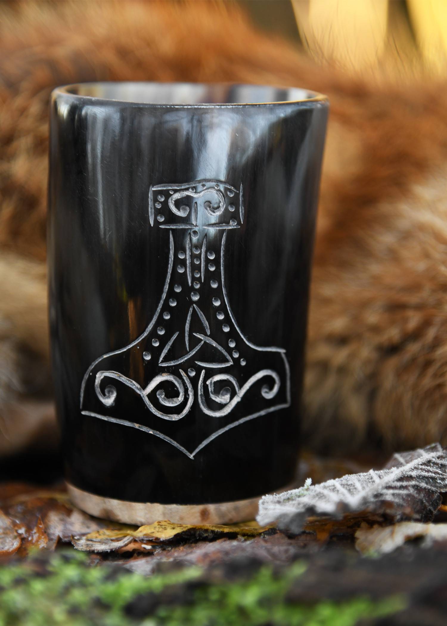 ​Kleiner Wikinger Hornbecher mit Holzboden und Mjölnir