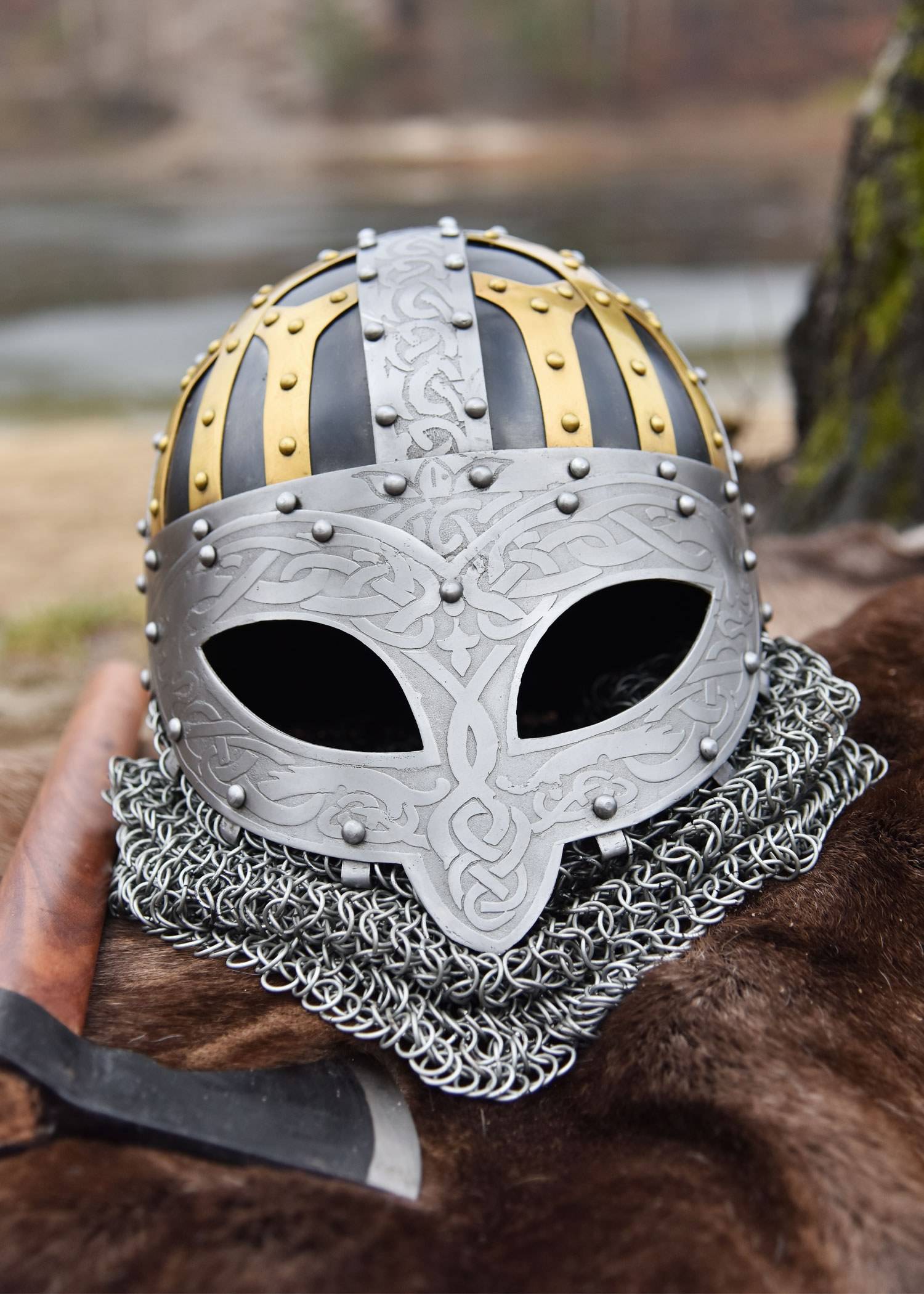 Viking Brilhelm, Spangenhelm met Maliënkolder