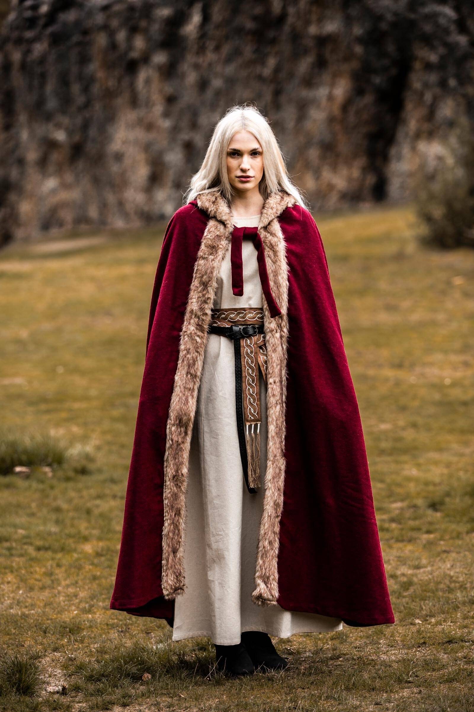 Viking Cape/Mantel Wol, met imitatiebont in rood