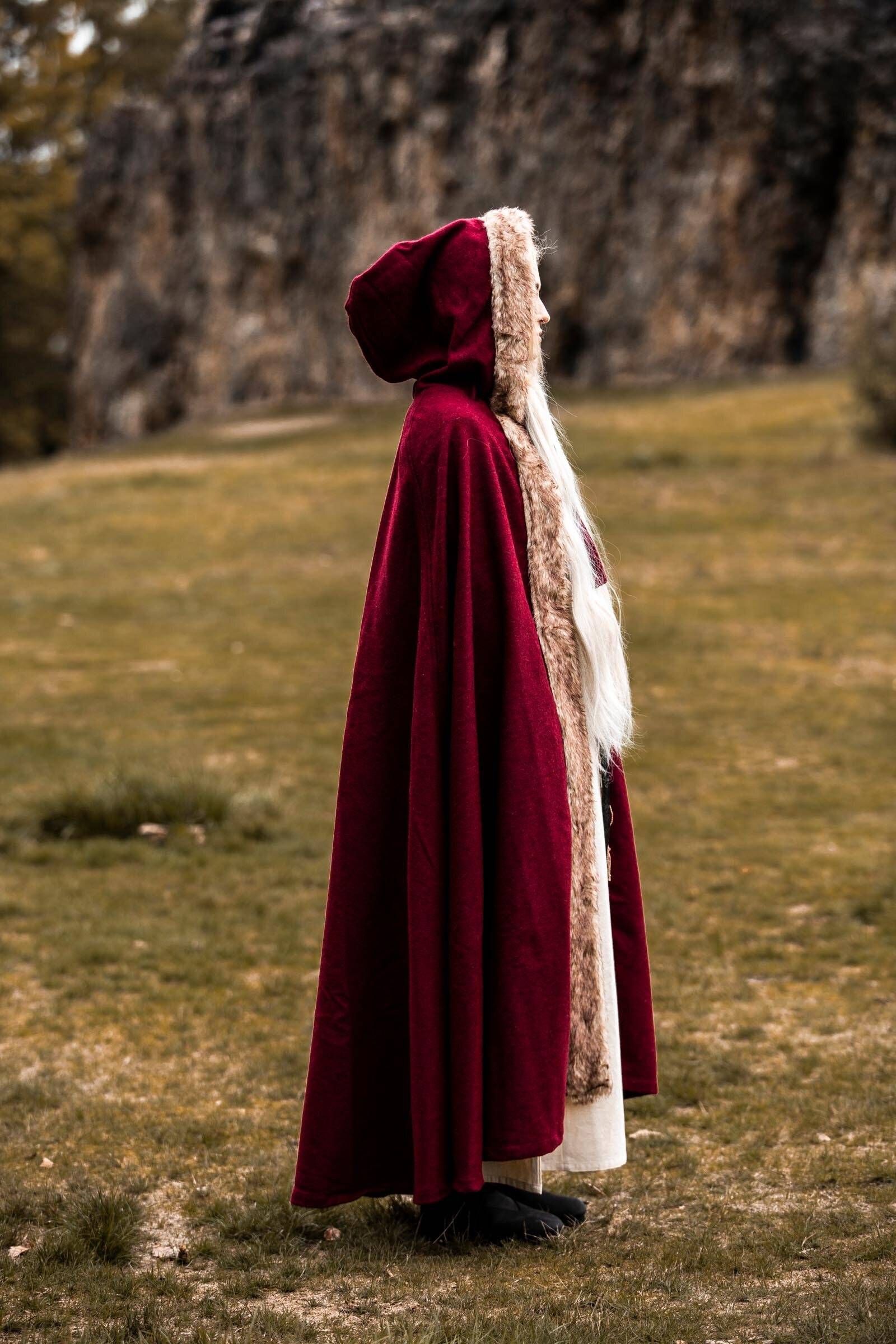 Viking Cape/Mantel Wol, met imitatiebont in rood