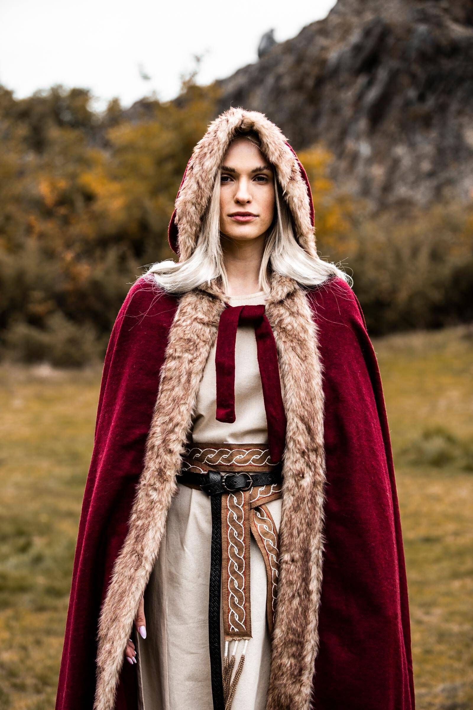 Viking Cape/Mantel Wol, met imitatiebont in rood