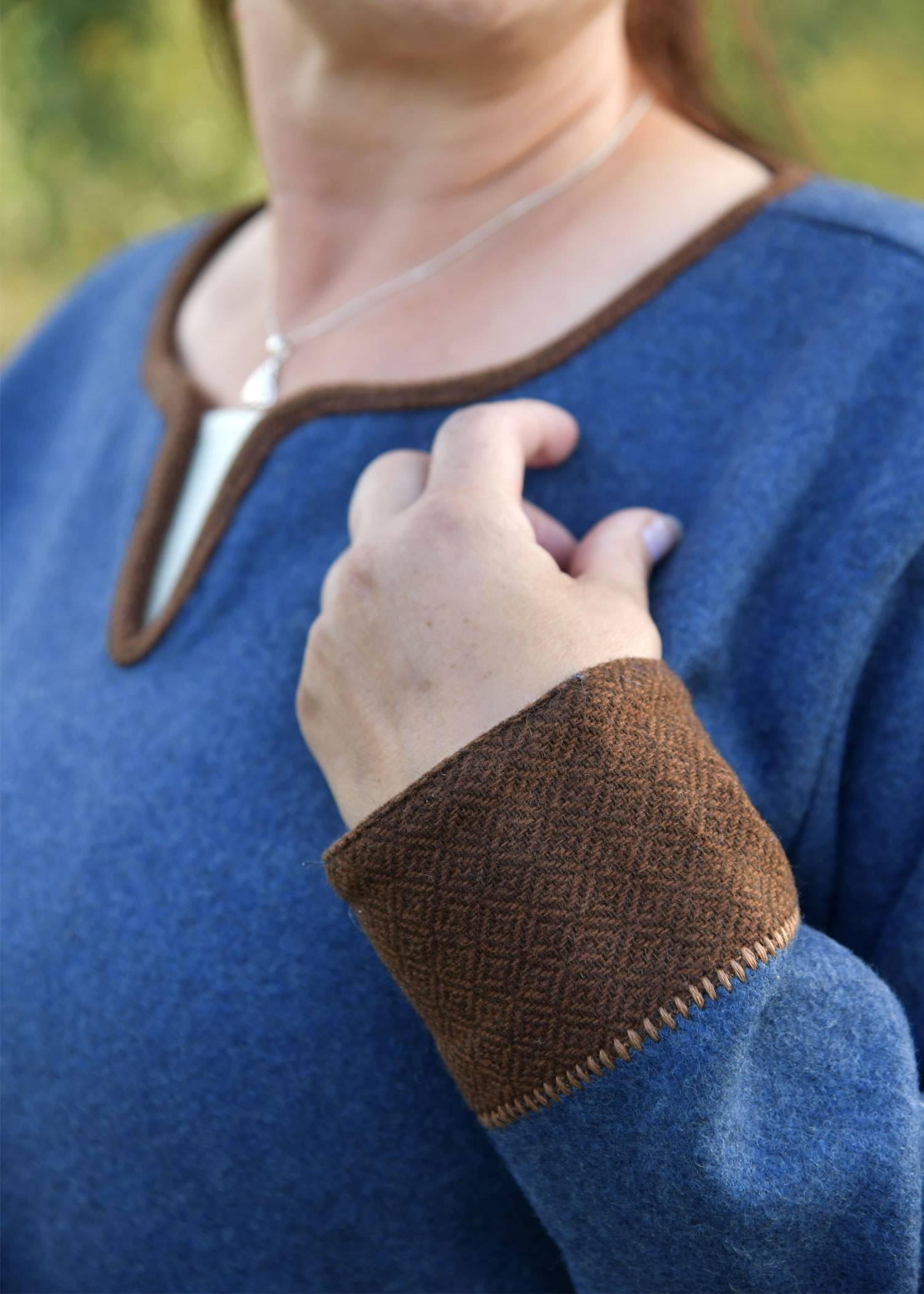 Vikingjurk Lagertha - Gevilte Wolmix, blauw gemêleerd – Zware middeleeuwse wollen jurk