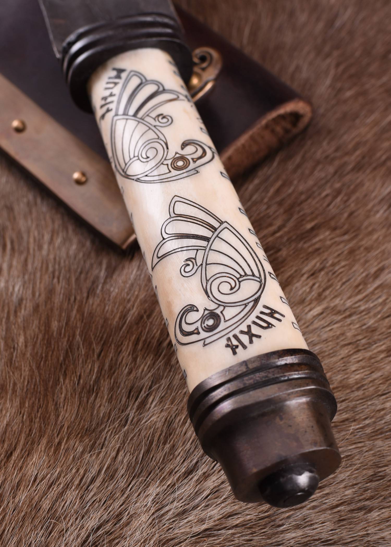 Viking Langsax, Viking saxmes, benen handvat met Noorse raven Hugin en Munin