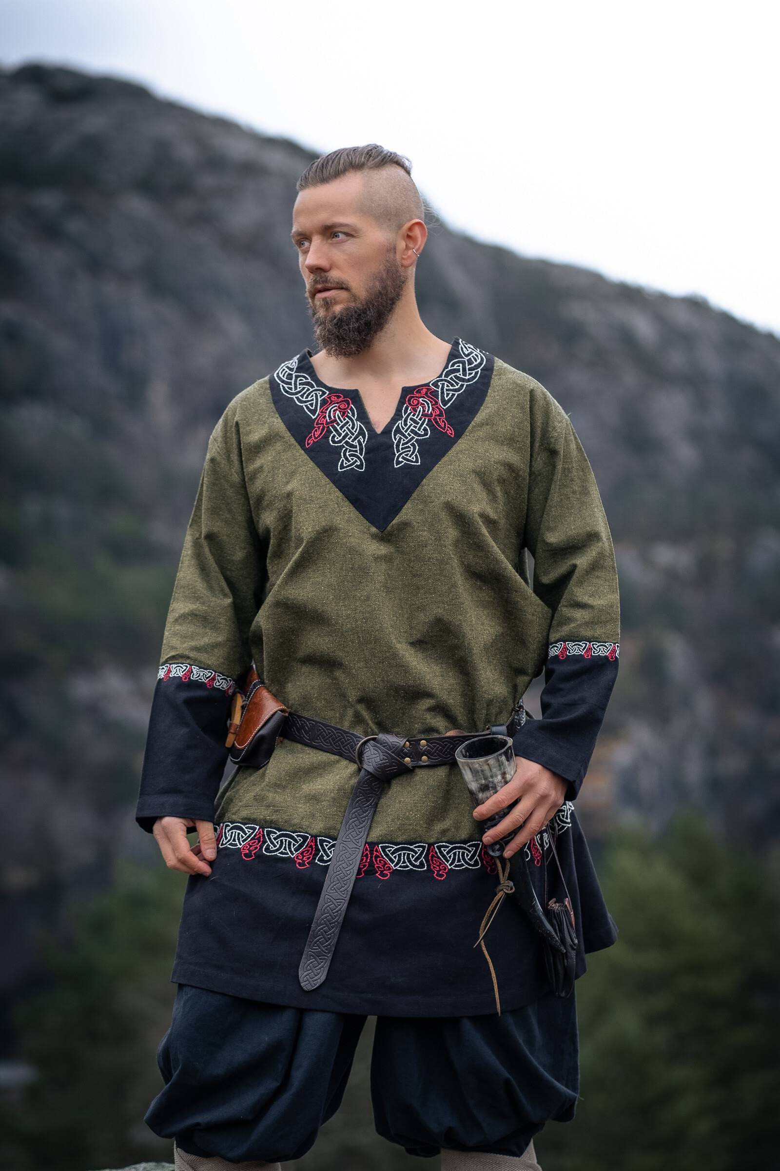 ​Wikinger Tunika in Oliv