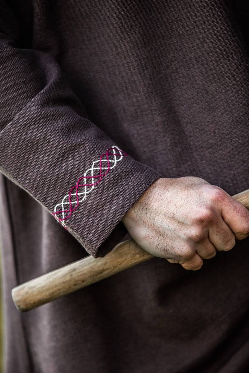 ​Viking Tuniek in Bruin met handgemaakt Borduursel