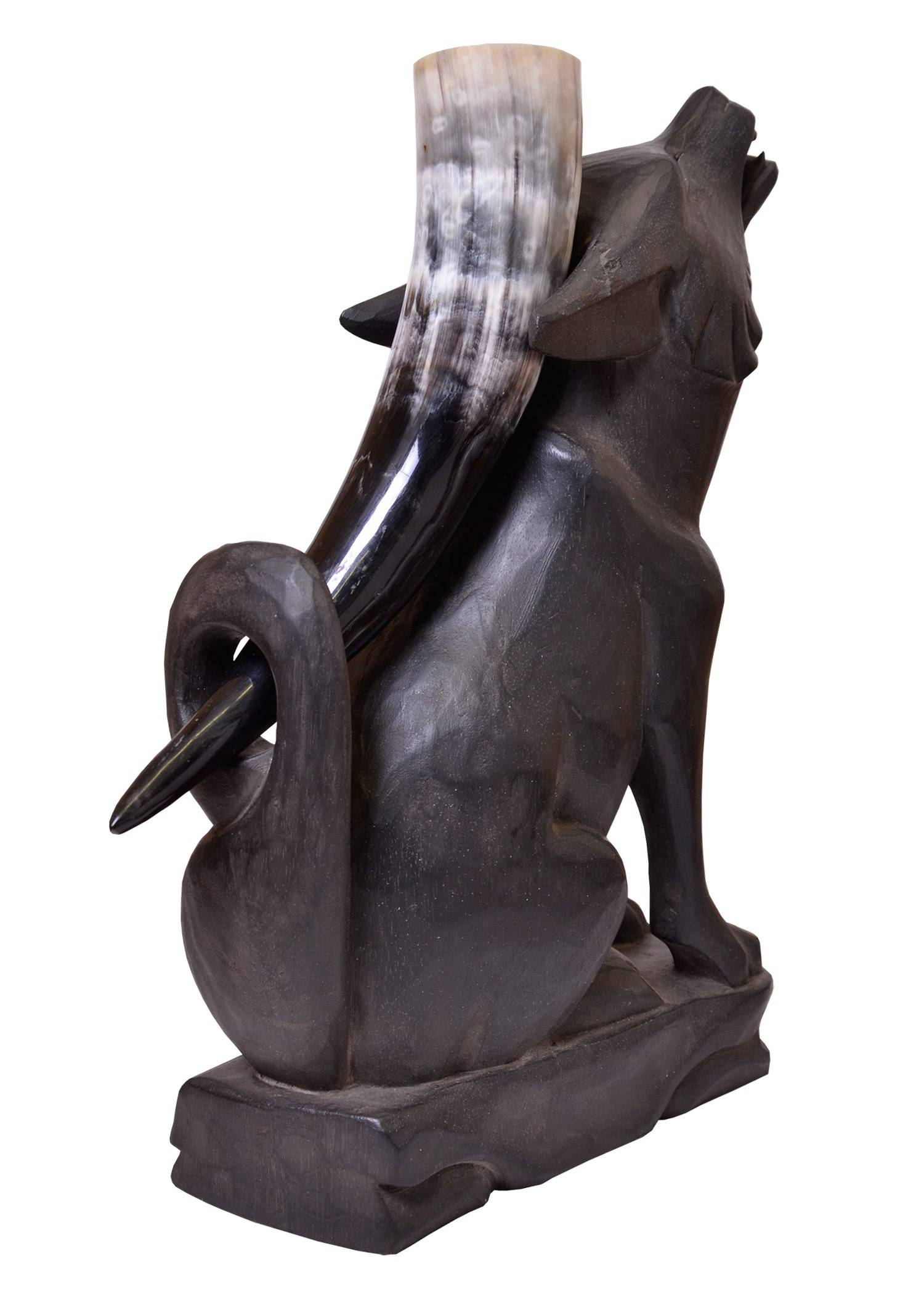 Drinkhoornstandaard Viking Wolf in Bruin, Houtsnijwerk