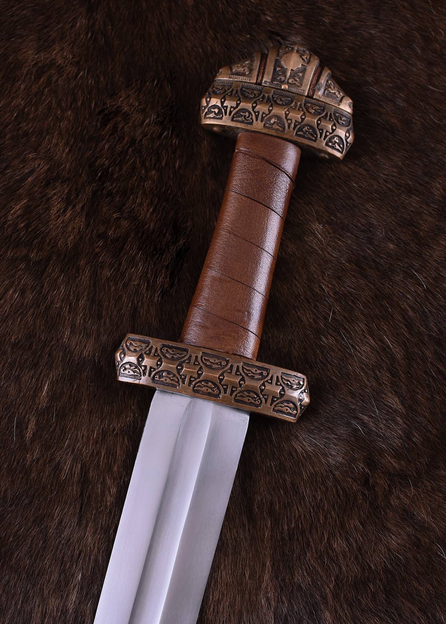 Vikingzwaard (Isle of Eigg) met lederen greep, gehard met Schede