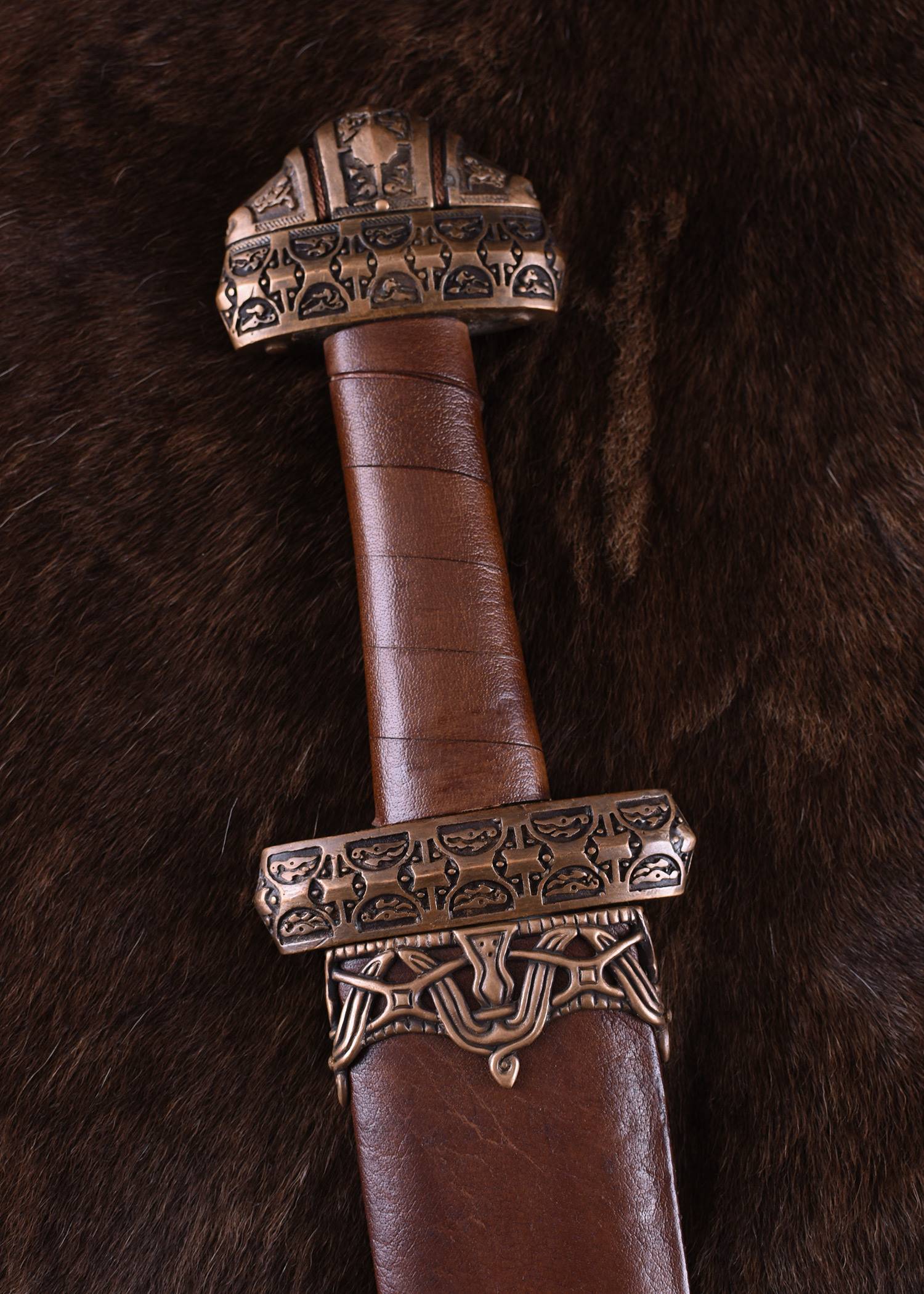 Vikingzwaard (Isle of Eigg) met lederen greep, gehard met Schede