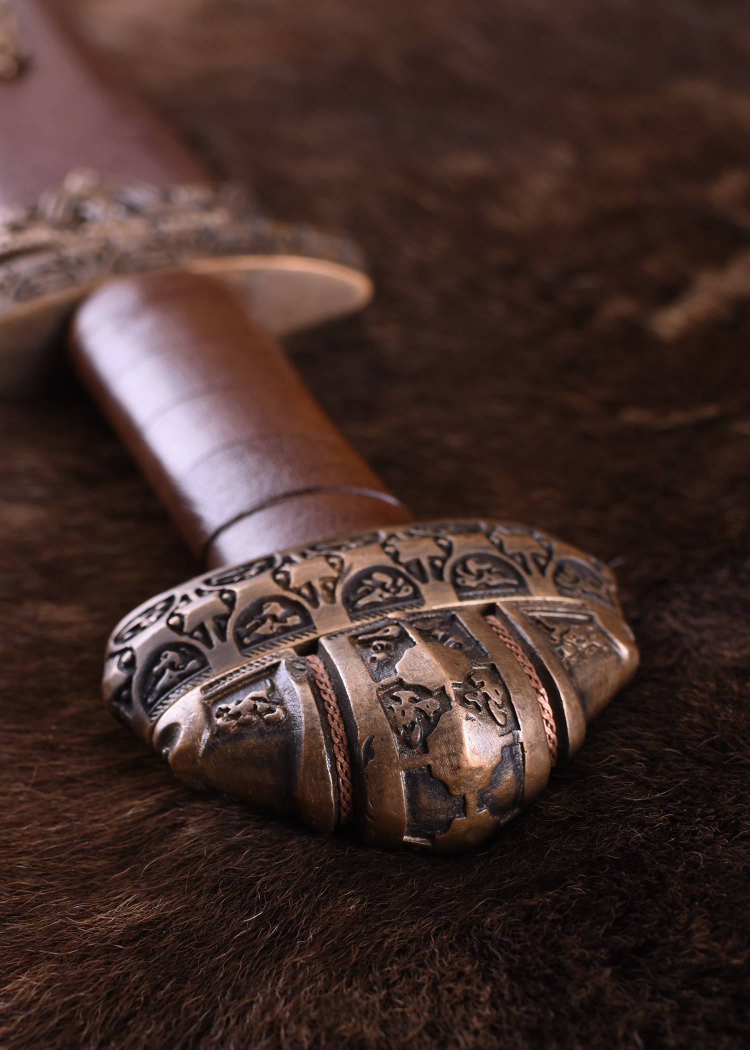 Vikingzwaard (Isle of Eigg) met lederen greep, gehard met Schede