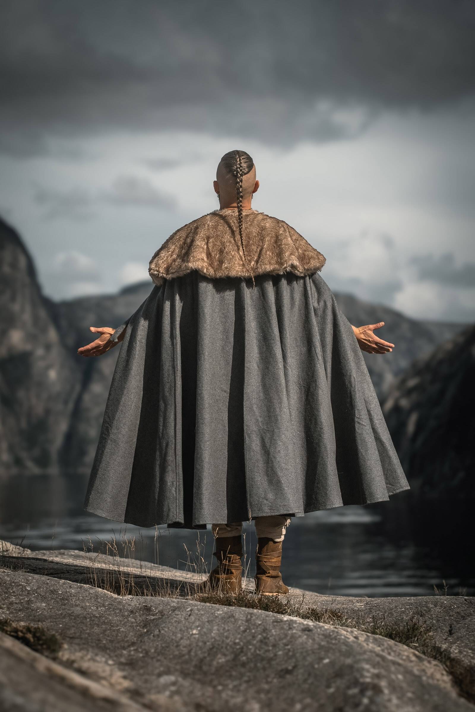 Viking Mantel/Cape met Imitatiebont in Grijs
