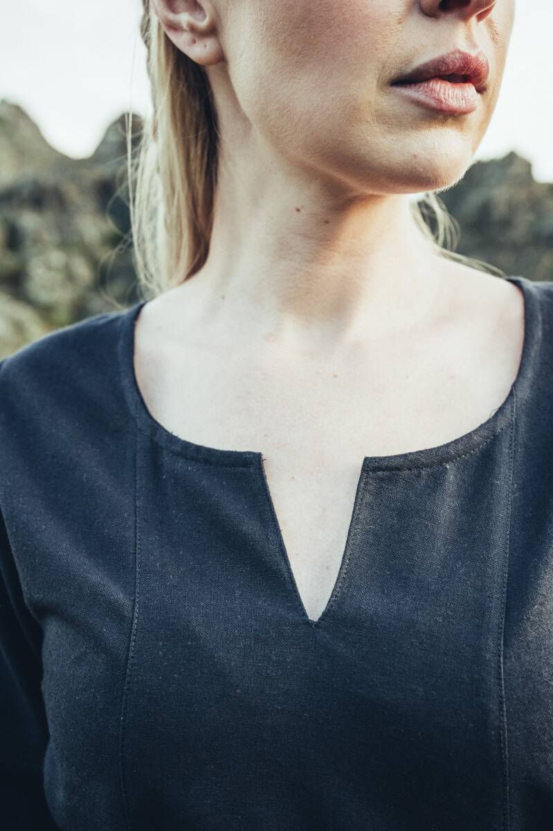 Wikinger Damen Unterkleid in Schwartz (ANBIETUNG)