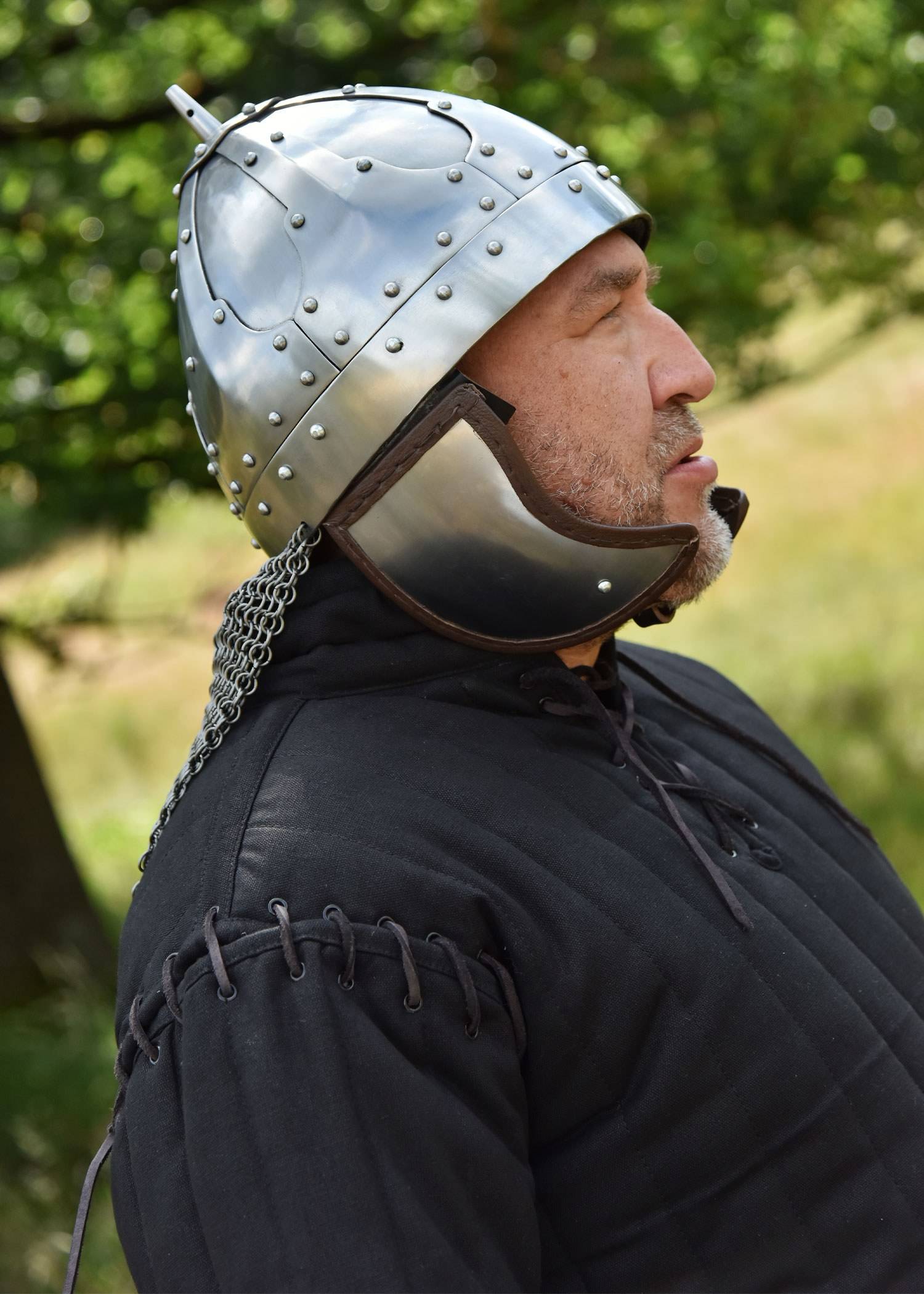 Viking Spangenhelm met wangflappen en maliënkolder, 5e-6e eeuws in M en L