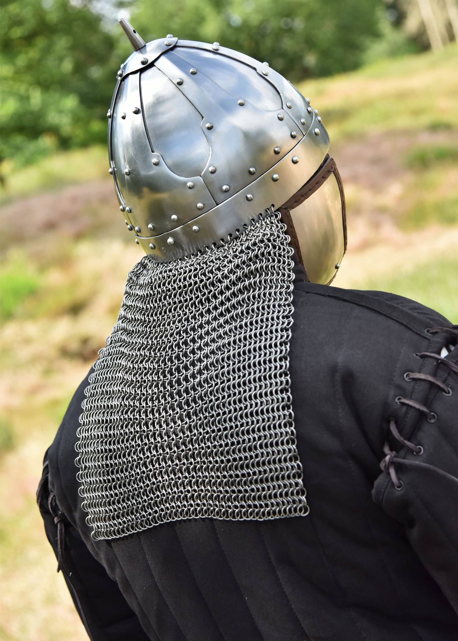 Viking Spangenhelm met wangflappen en maliënkolder, 5e-6e eeuws in M en L