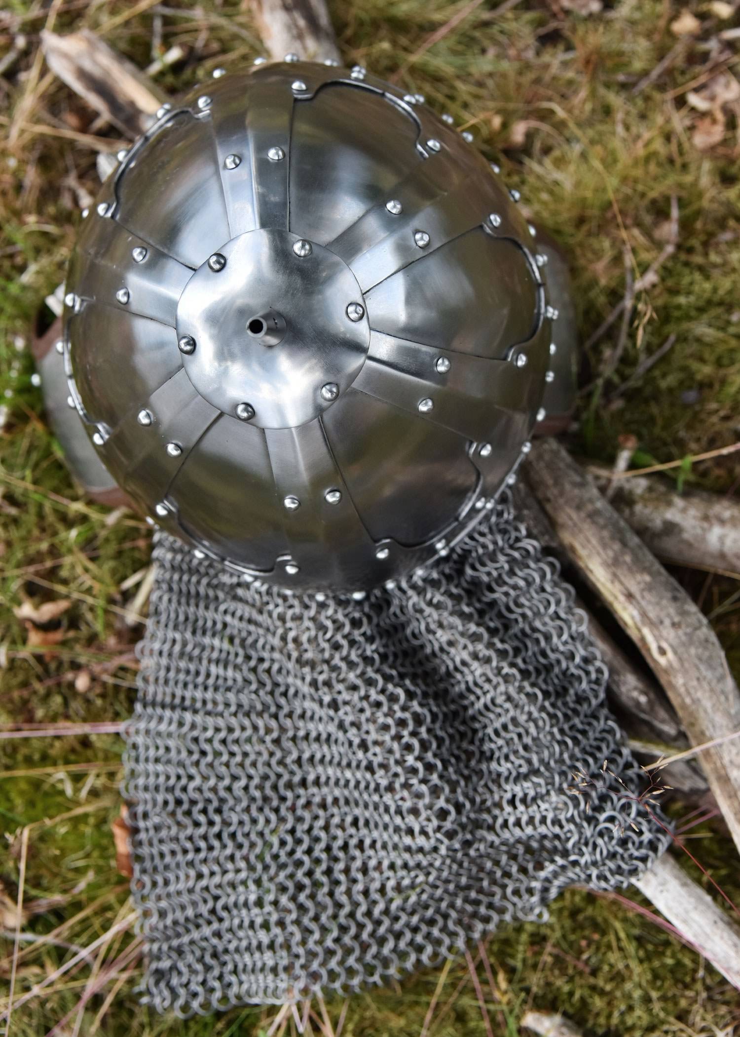 Viking Spangenhelm met wangflappen en maliënkolder, 5e-6e eeuws in M en L