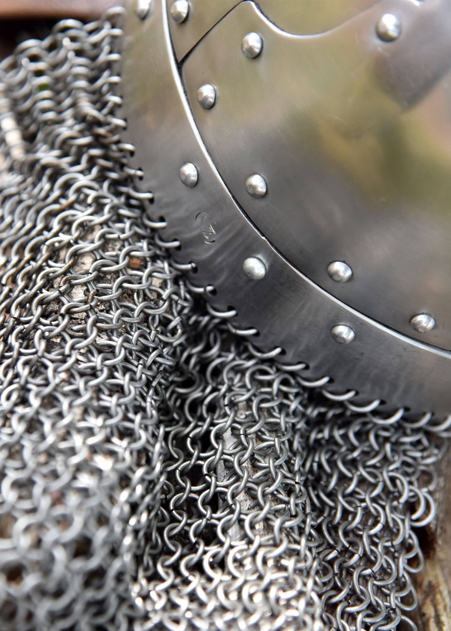 Viking Spangenhelm met wangflappen en maliënkolder, 5e-6e eeuws in M en L