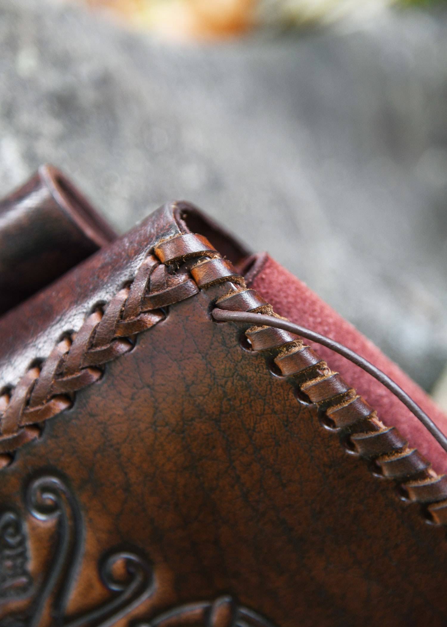 Wikinger ​Gürteltasche aus Leder mit Drachen-Prägung, Braun