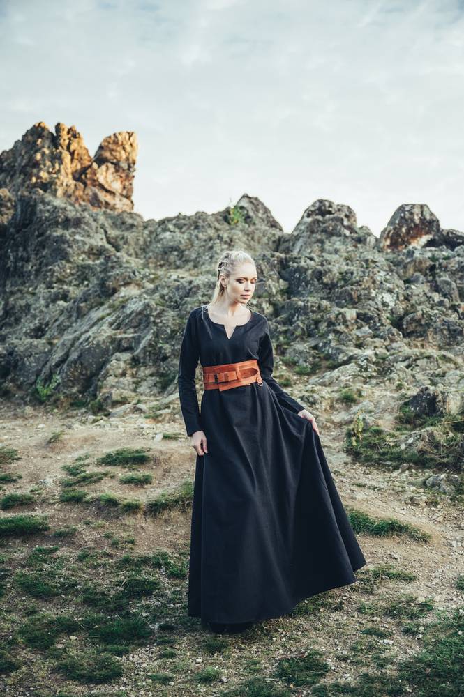 Wikinger Damen Unterkleid in Schwartz (ANBIETUNG)