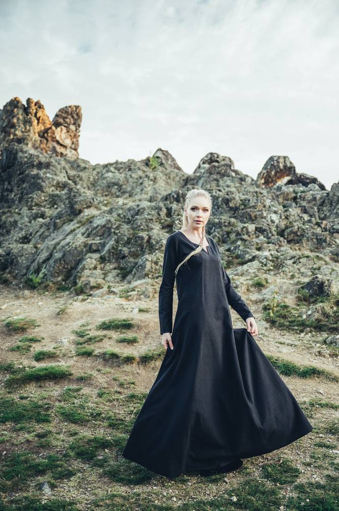 Wikinger Damen Unterkleid in Schwartz (ANBIETUNG)