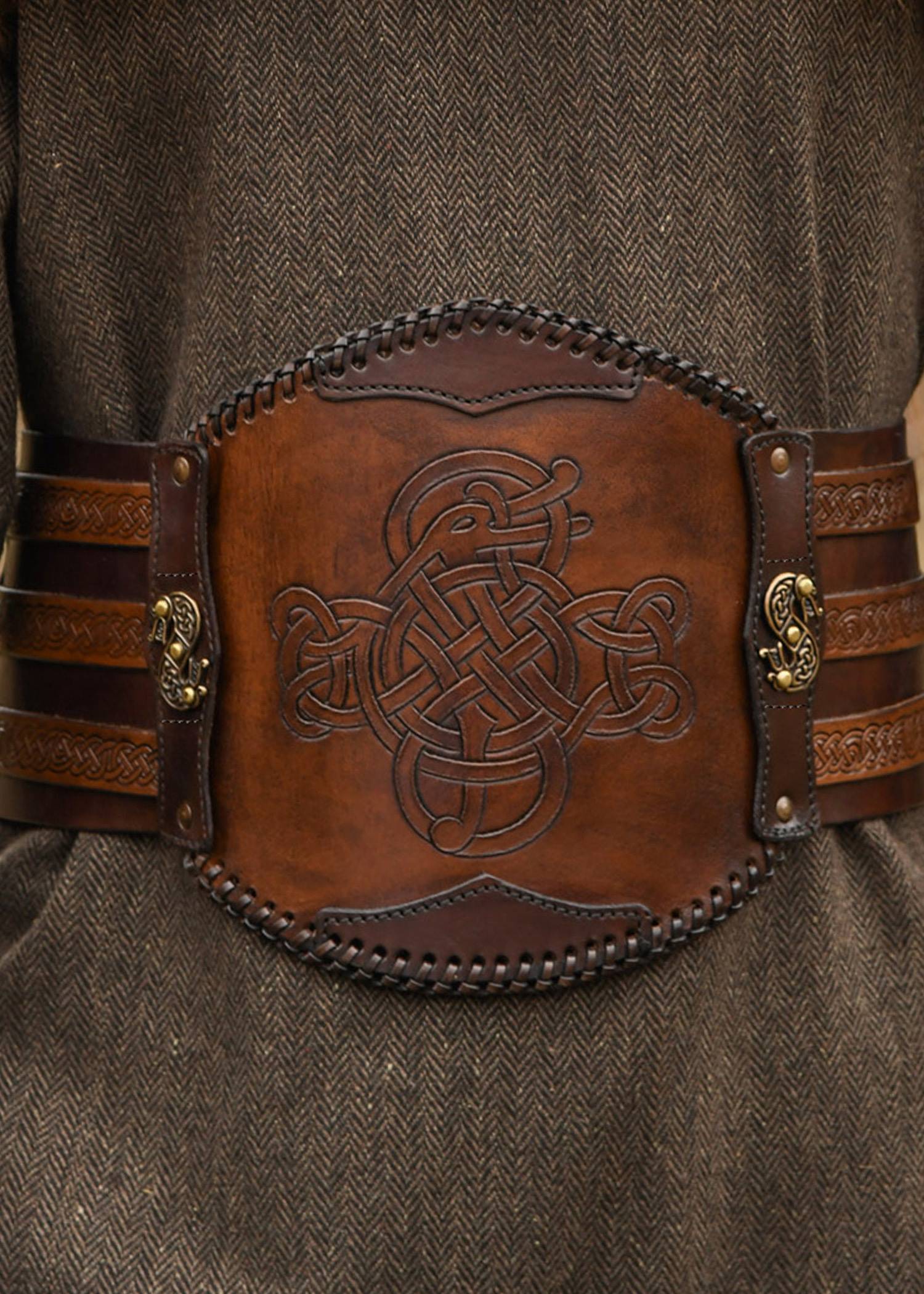 Brede Vikingleren riem met reliëf, verkrijgbaar in diverse maten