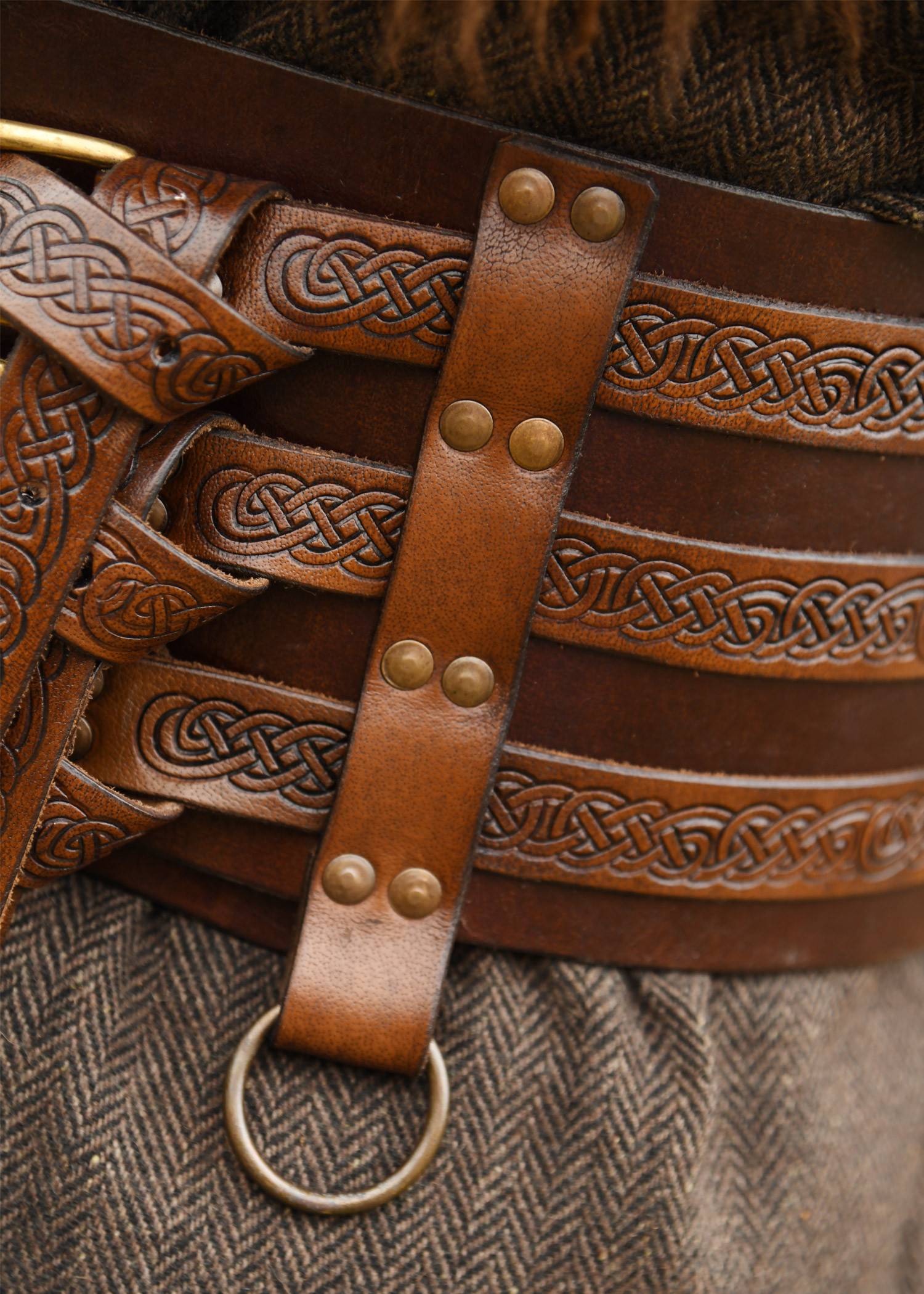 Brede Vikingleren riem met reliëf, verkrijgbaar in diverse maten