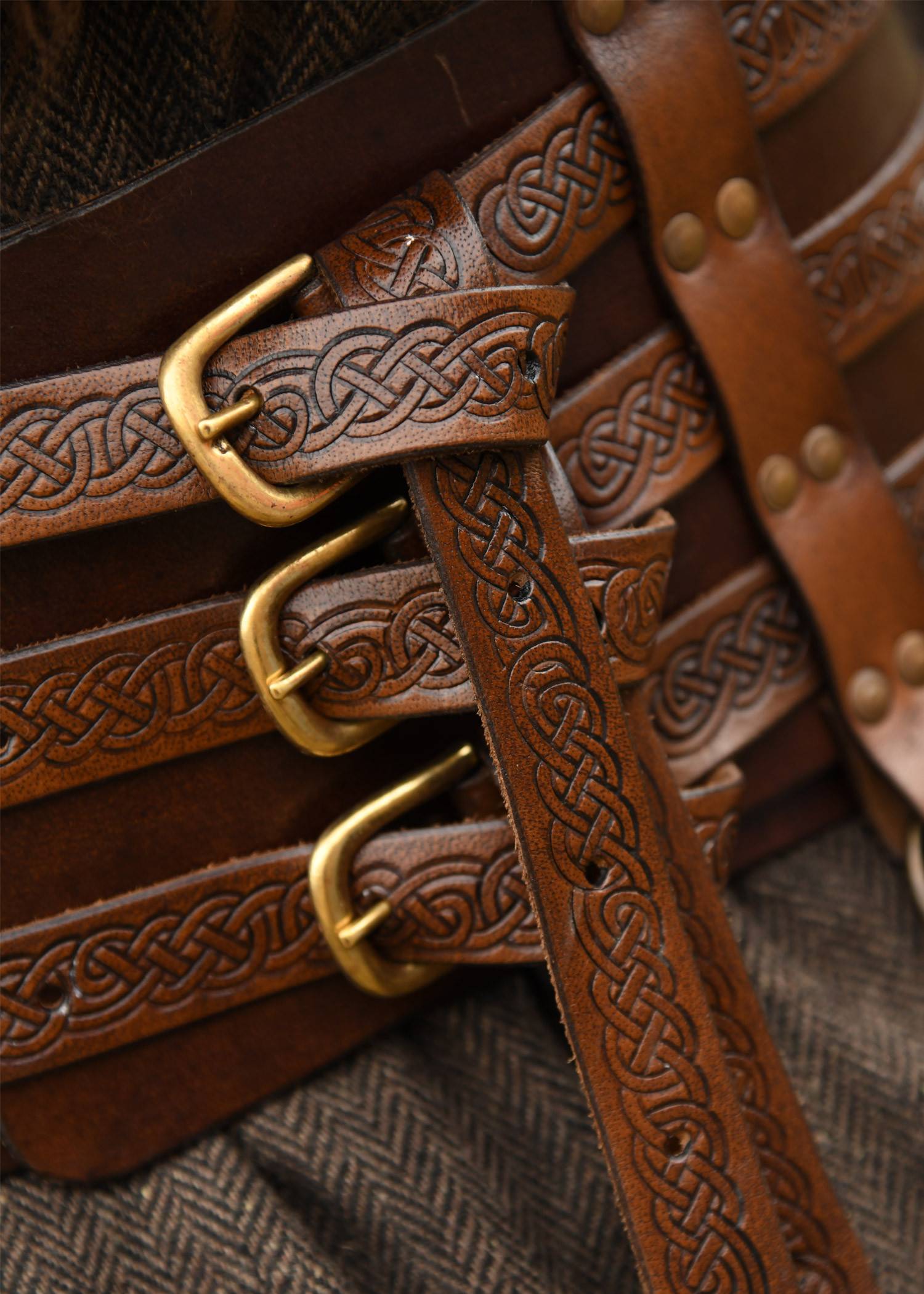 Brede Vikingleren riem met reliëf, verkrijgbaar in diverse maten