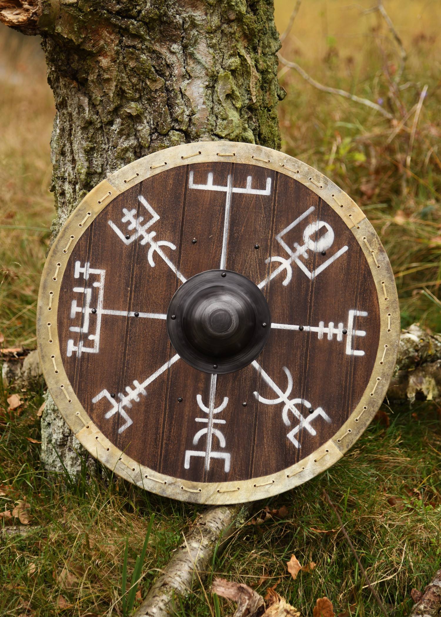 Vikingschild “Vegvísir” met ongelooide huidrand, 60 cm, decoratie
