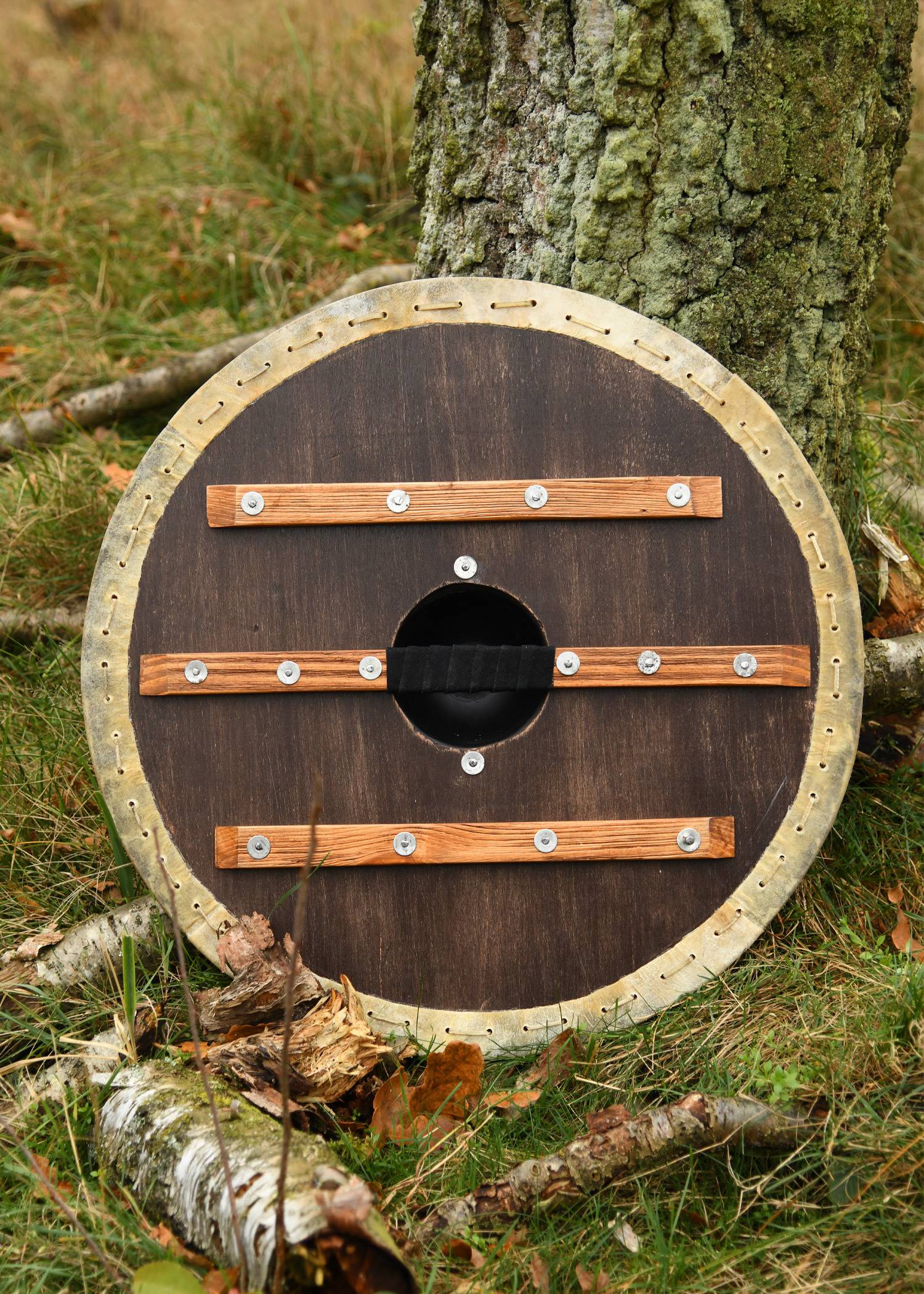 ​Wikinger Schild “Vegvísir“ mit Rohhaut-Umrandung, 60 cm