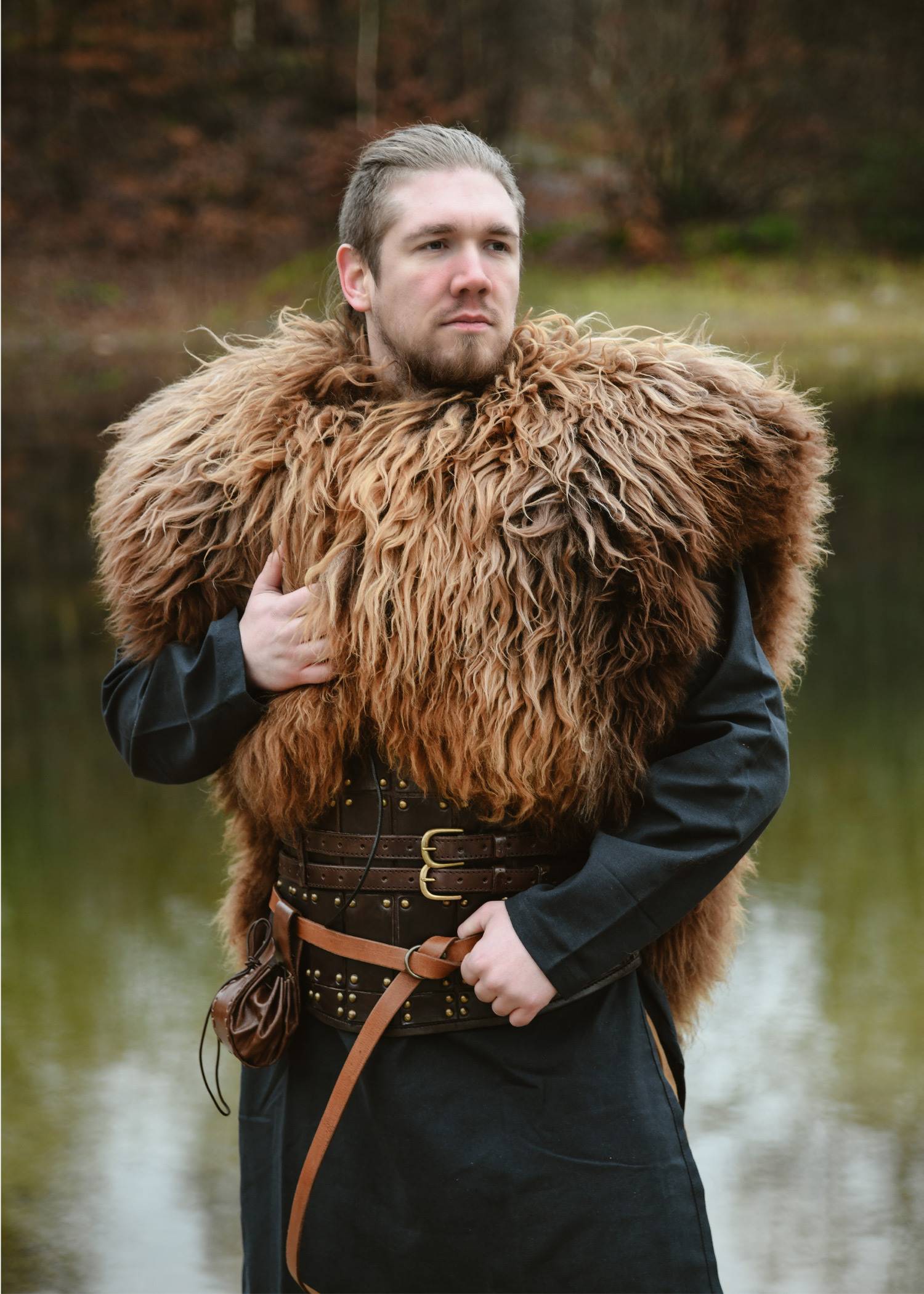 ​Wikinger Schulterfell, Fellumhang Berserker Braun