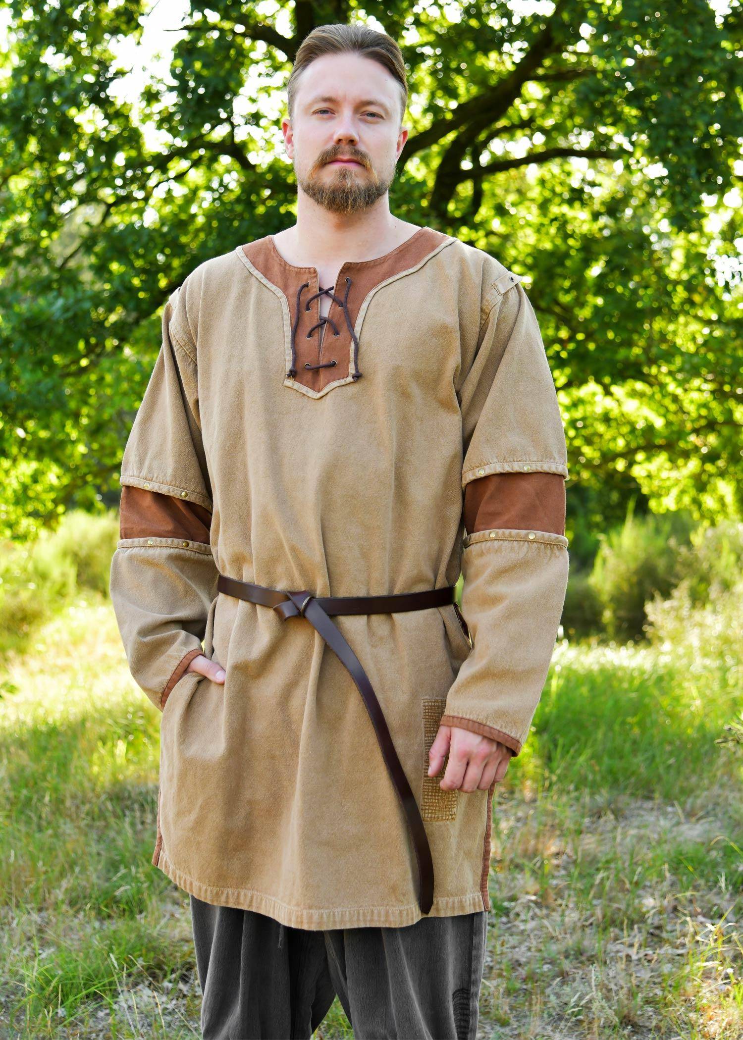 ​Wikinger / Mittelalter Tunika in Beigebraune für Herren im Used-Look aus robustem Materialmix