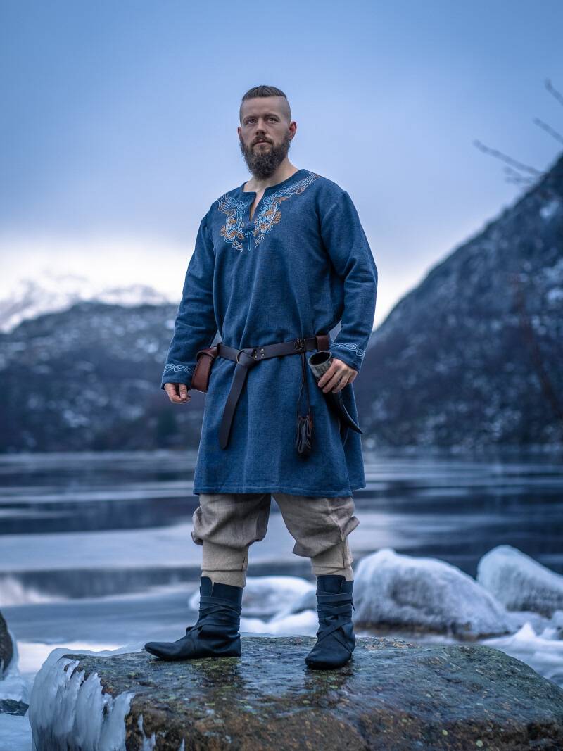 Wikinger Tunika mit Urnes-Stil Handstickerei Grau/Blau