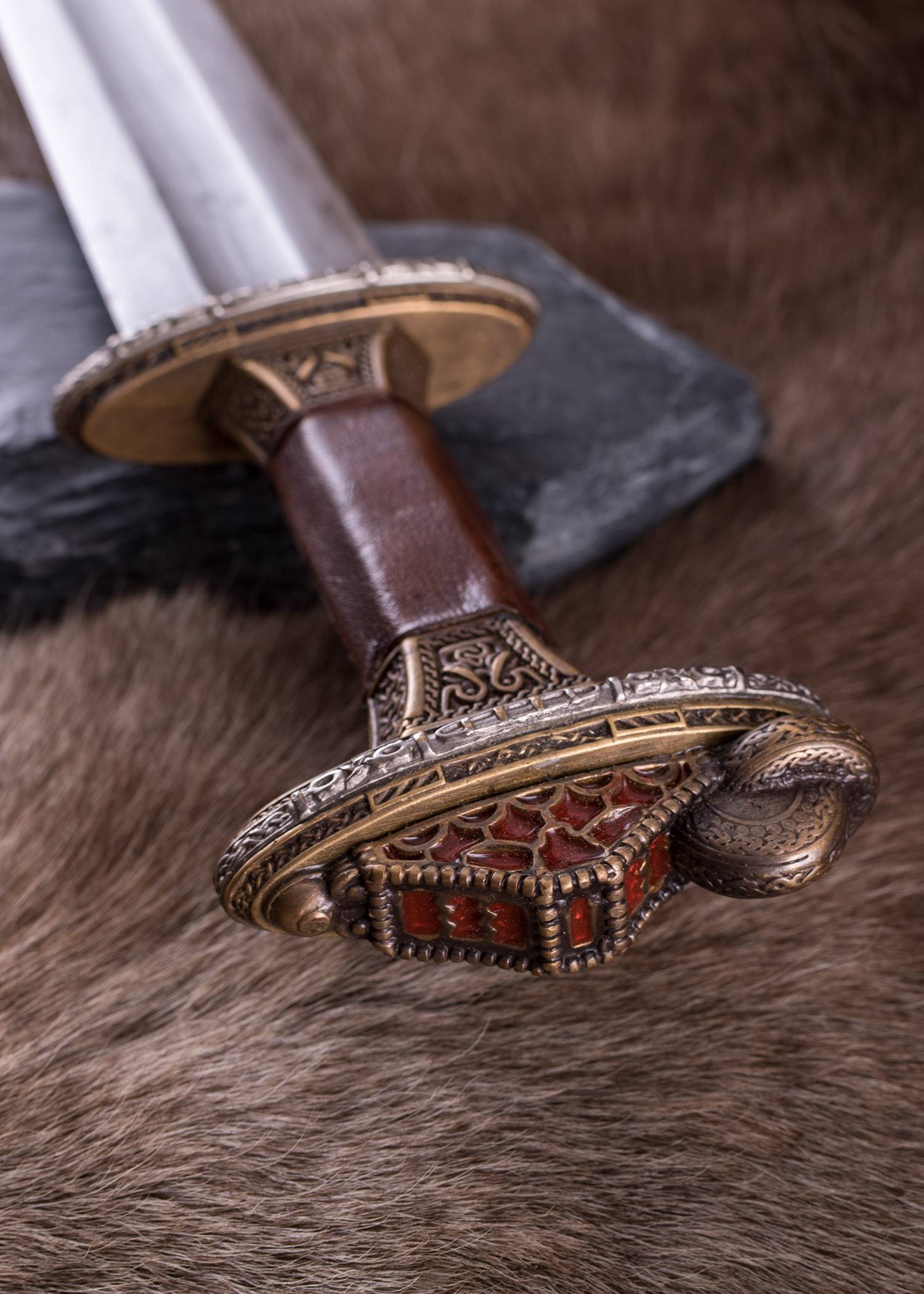 Scandinavisch Viking Vendelzeit zwaard met messing gevest, Damascus-lemmet