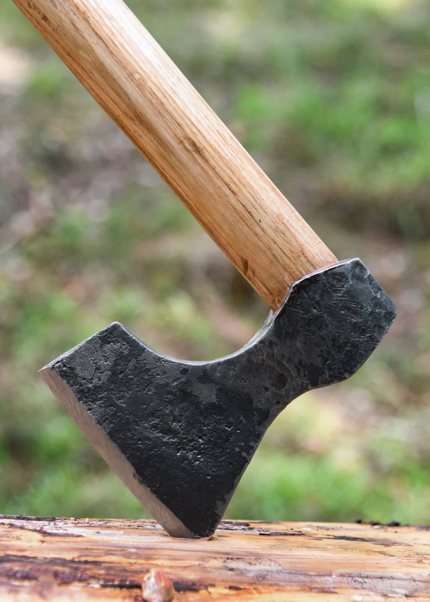 Vikingbijl van staal, handgesmeed, type D.