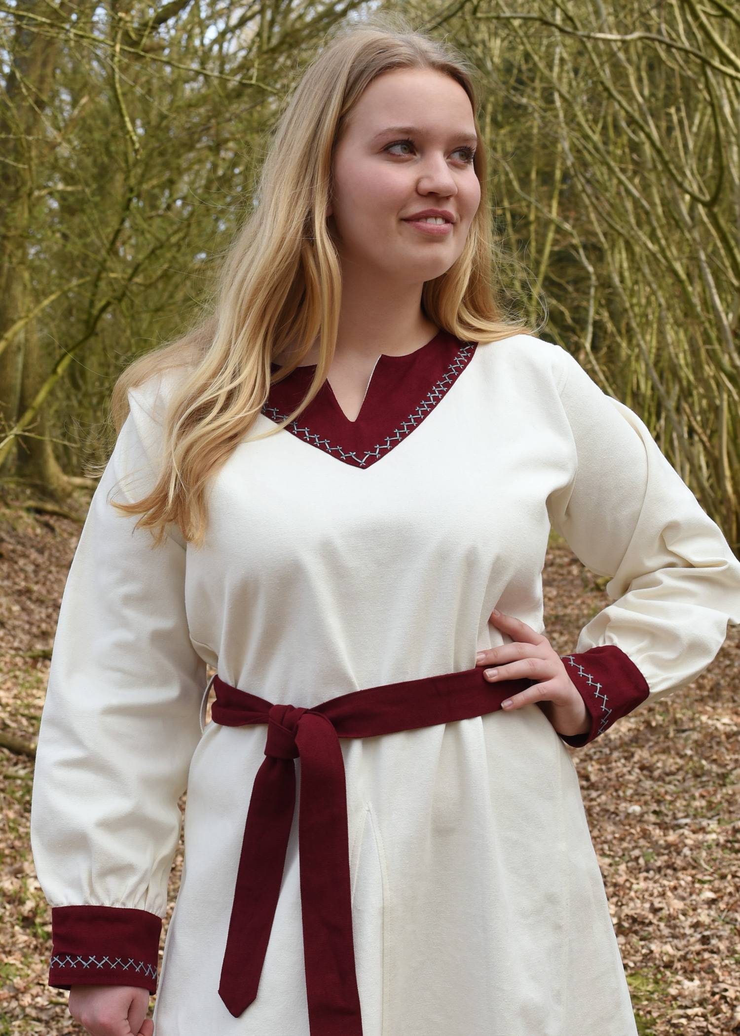 Viking Jurk 9e-10e eeuws in Natuur-Weinrood