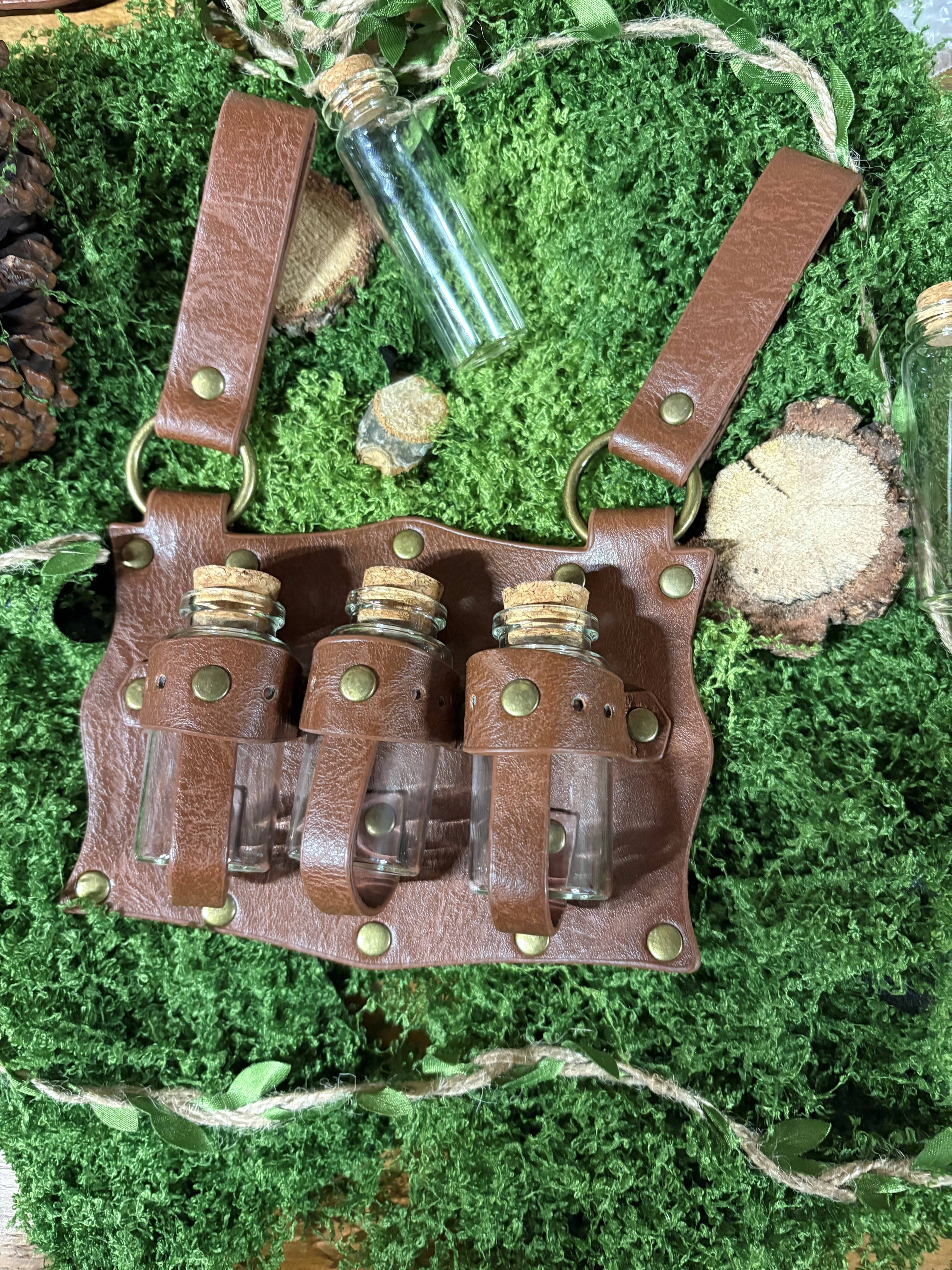Alchemisten Gürtelanhänger in Braun mit Flaschen