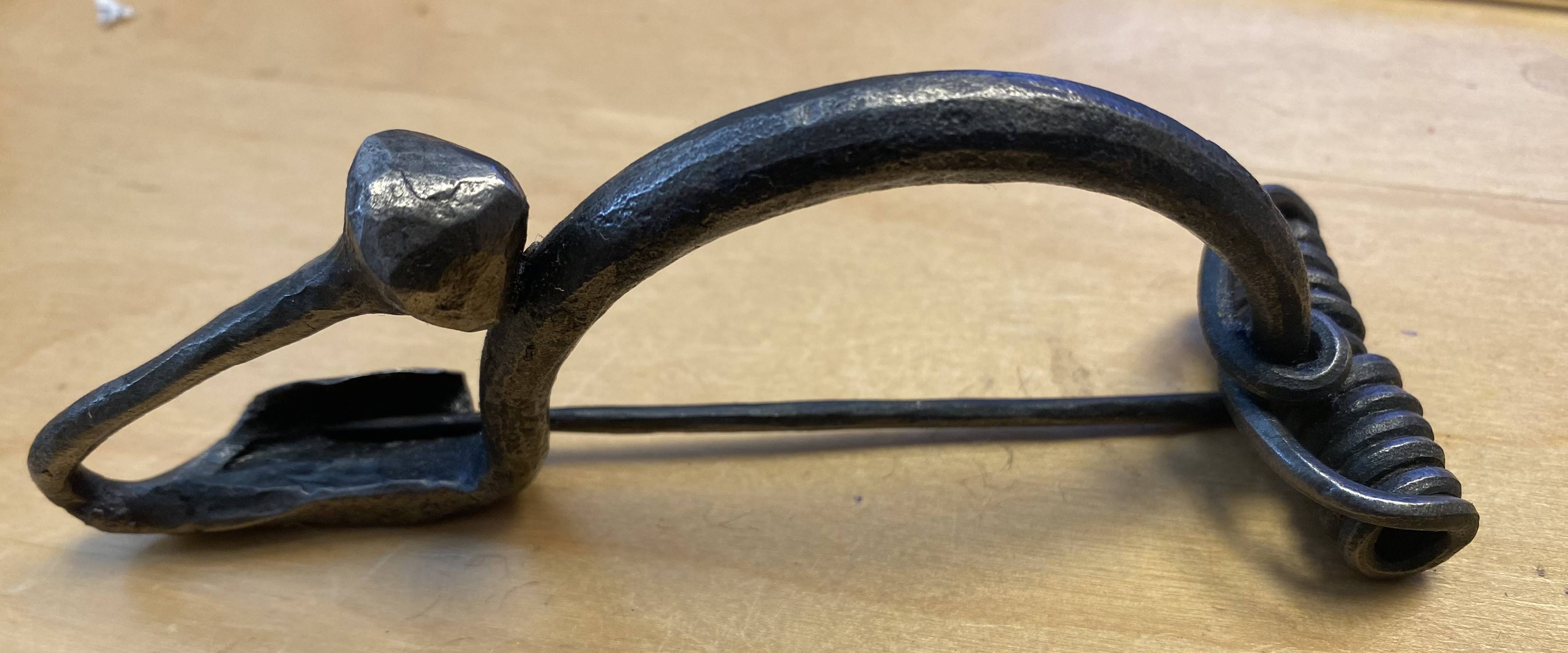 Vroeg-middeleeuwse fibula/broche in strikvorm (UITVERKOOP)