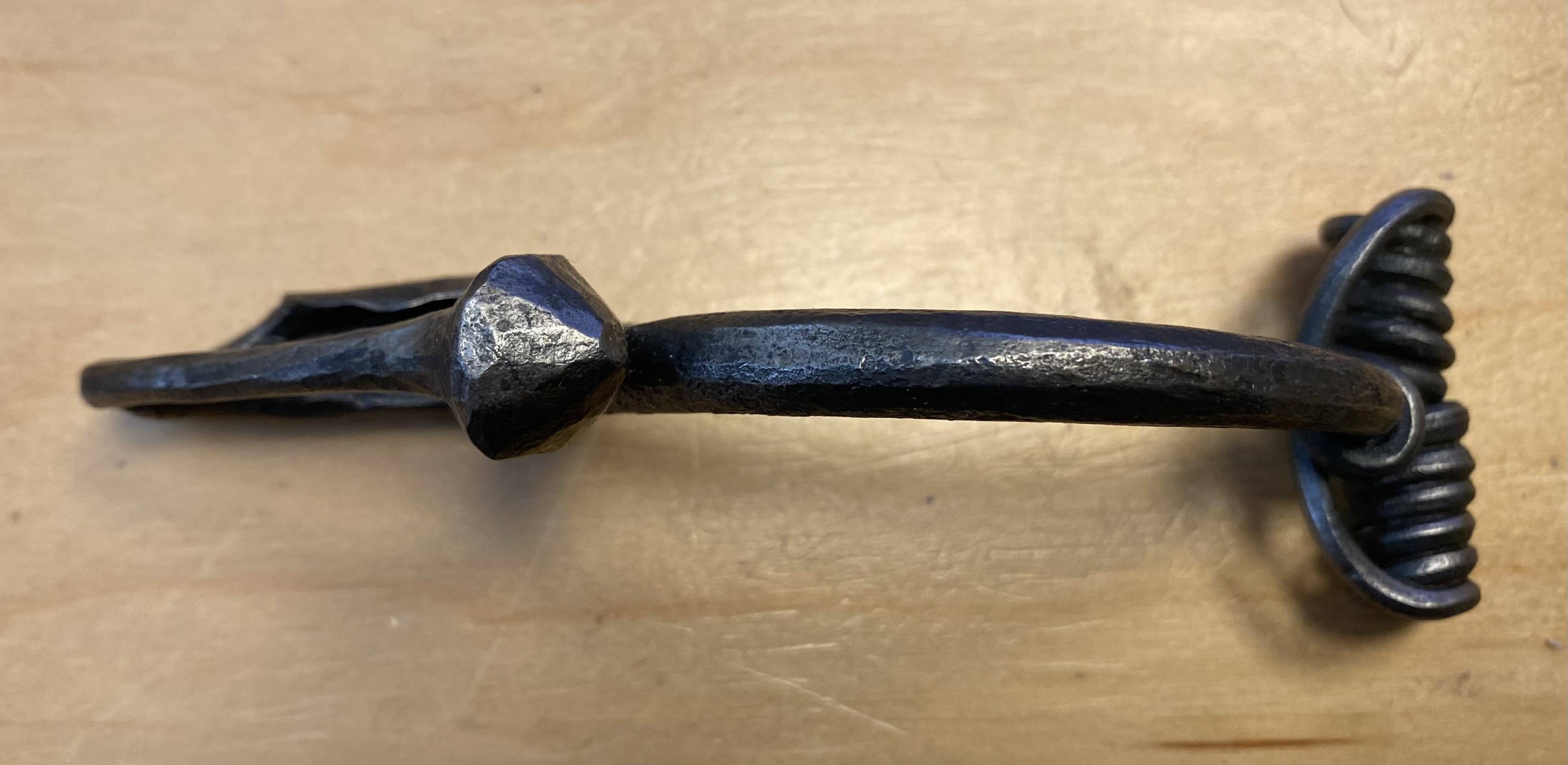Vroeg-middeleeuwse fibula/broche in strikvorm (UITVERKOOP)