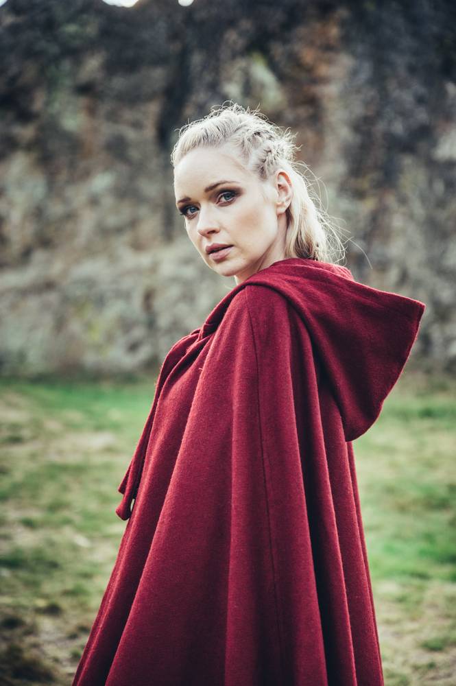 Middeleeuwse Cape Wol in Rood met Muts,131 cm