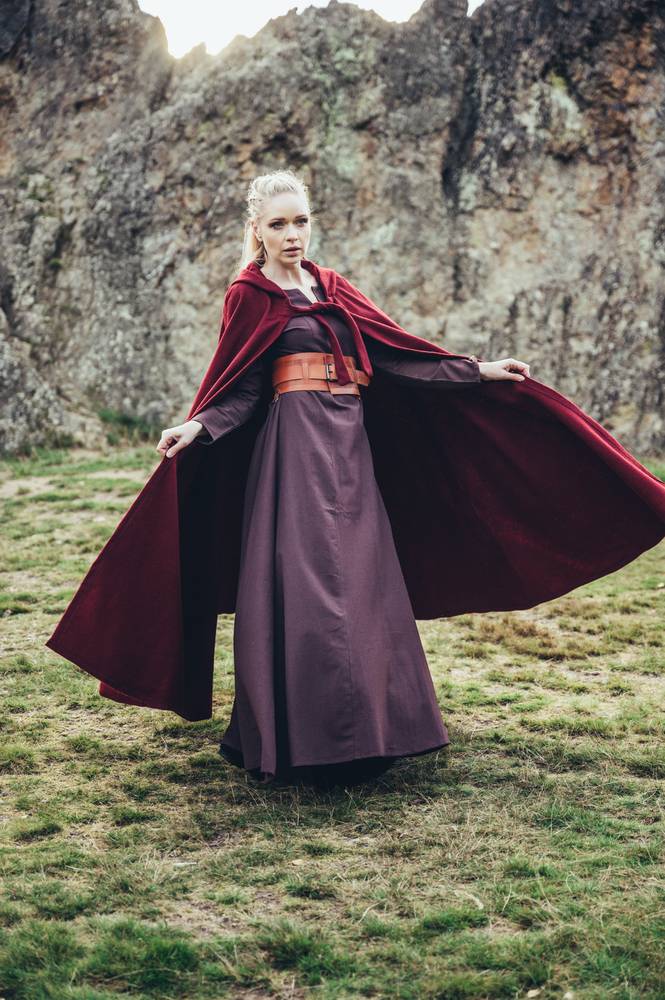 Middeleeuwse Cape Wol in Rood met Muts,131 cm