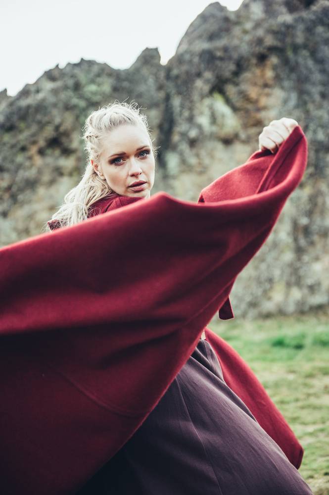 Middeleeuwse Cape Wol in Rood met Muts,131 cm