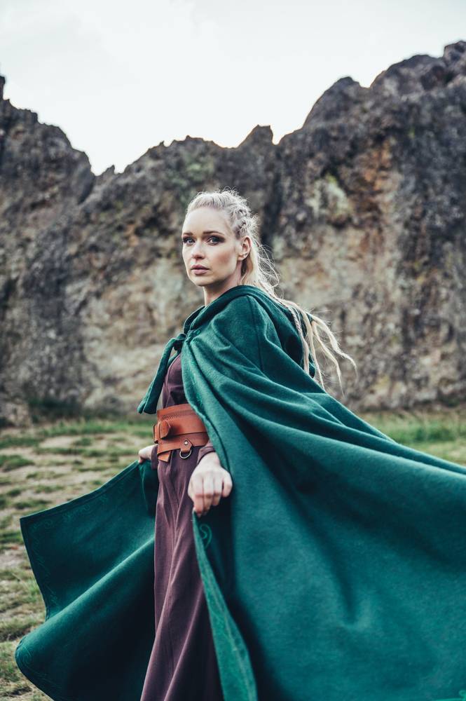 ​Middeleeuwse Cape Wol in Groen met Borduursels, 160 cm